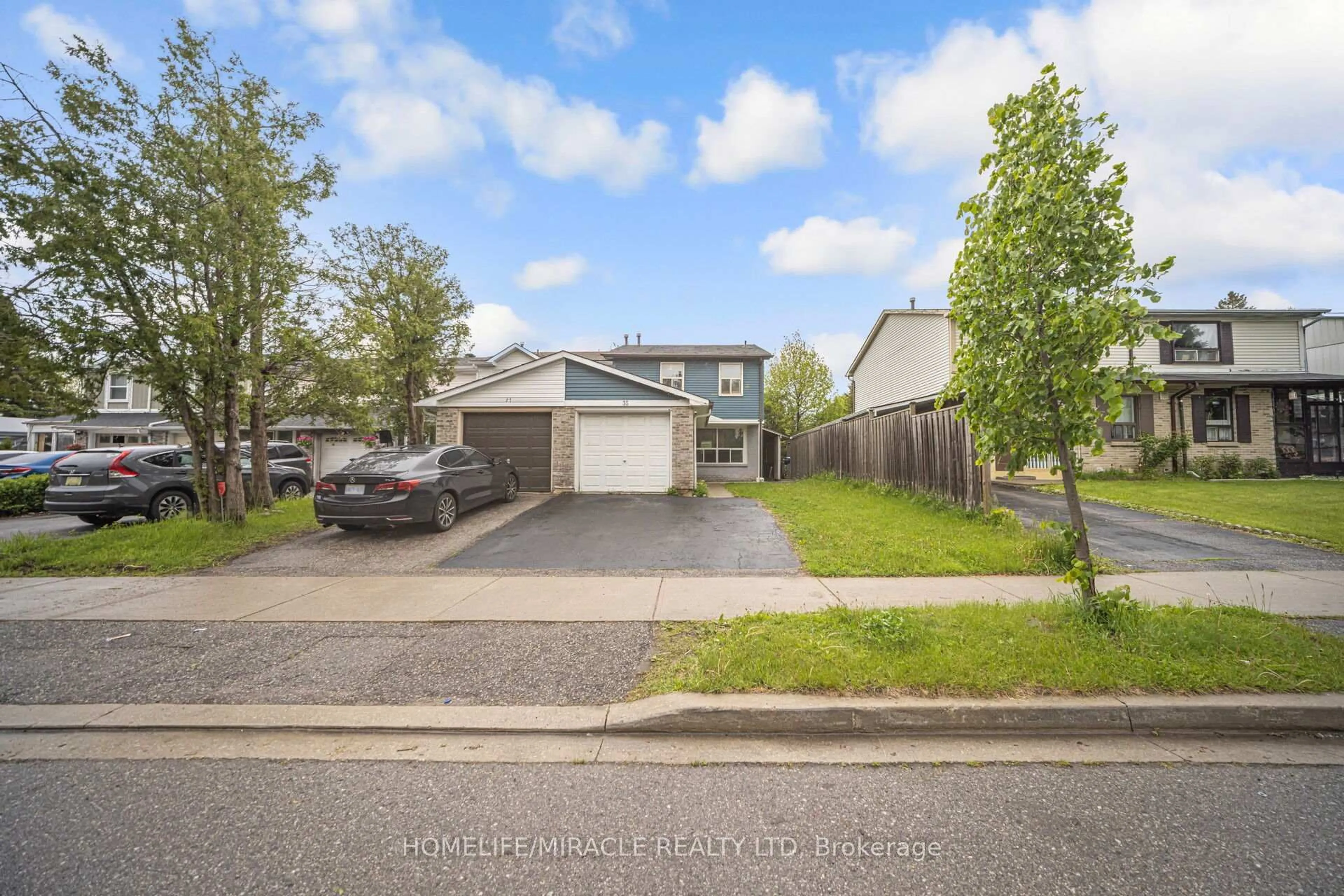 A pic from outside/outdoor area/front of a property/back of a property/a pic from drone, street for 35 Horseley Hill Dr, Toronto Ontario M1B 1W4