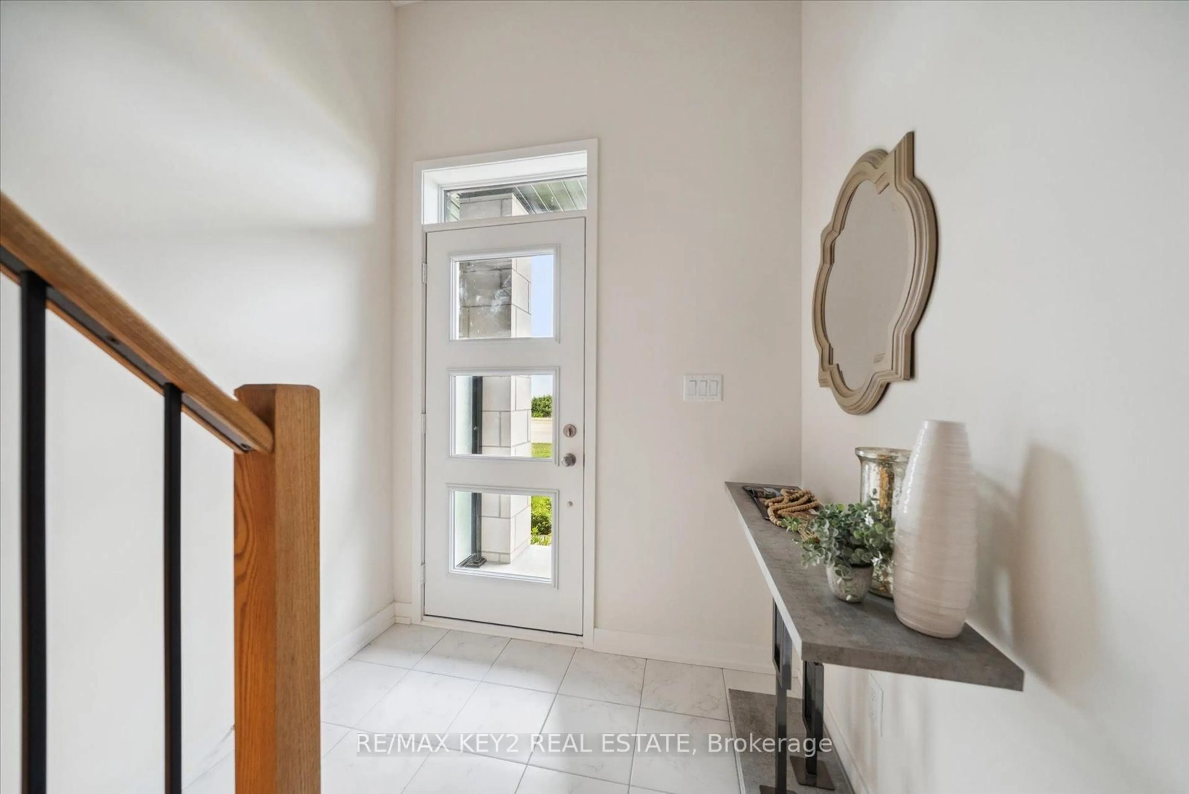 Indoor entryway for 2550 Castlegate Crossing N/A #313, Pickering Ontario L1X 0H6