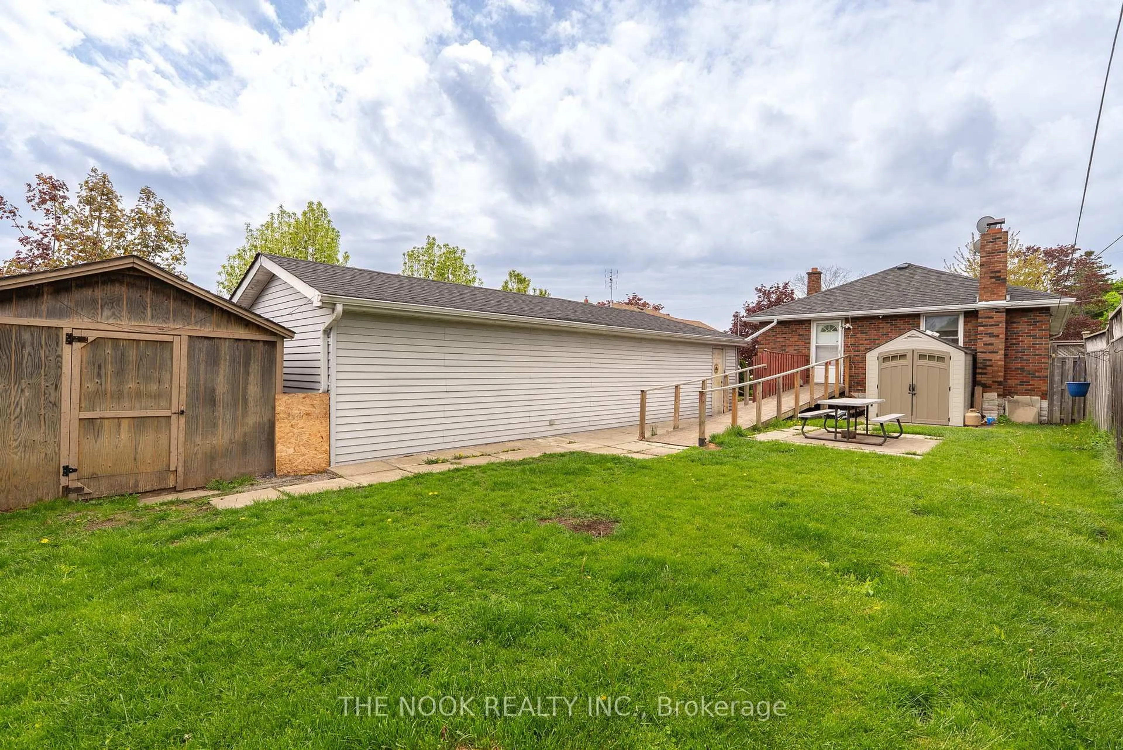 A pic from outside/outdoor area/front of a property/back of a property/a pic from drone, street for 1145 Cloverdale St, Oshawa Ontario L1H 4E5