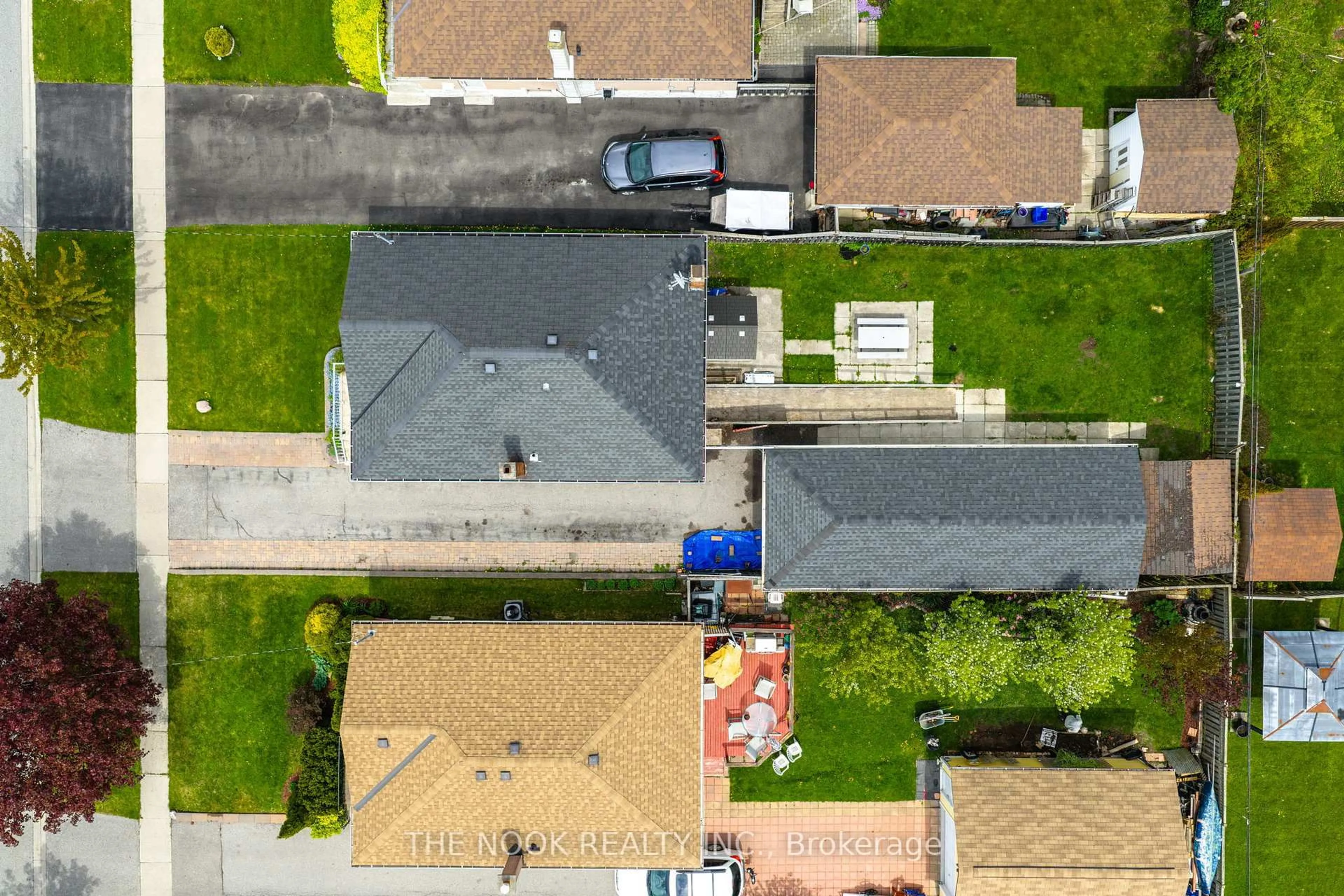 A pic from outside/outdoor area/front of a property/back of a property/a pic from drone, street for 1145 Cloverdale St, Oshawa Ontario L1H 4E5