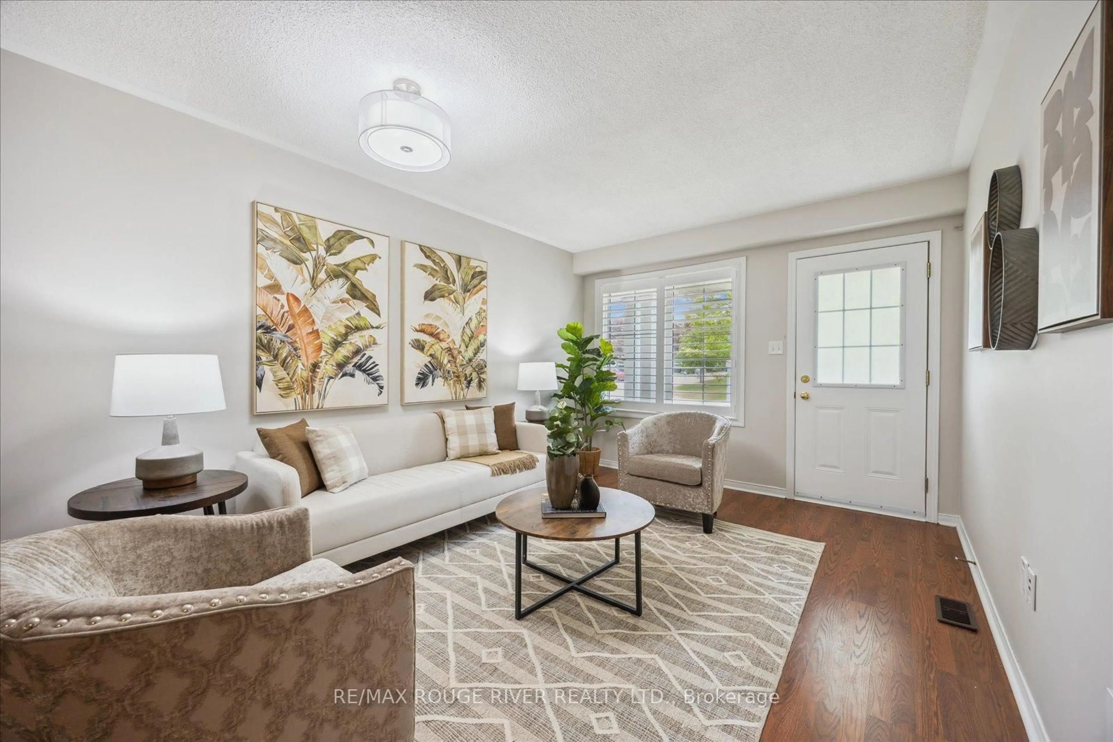 Living room with furniture, unknown for 263 Sprucewood Cres, Clarington Ontario L1C 5H1