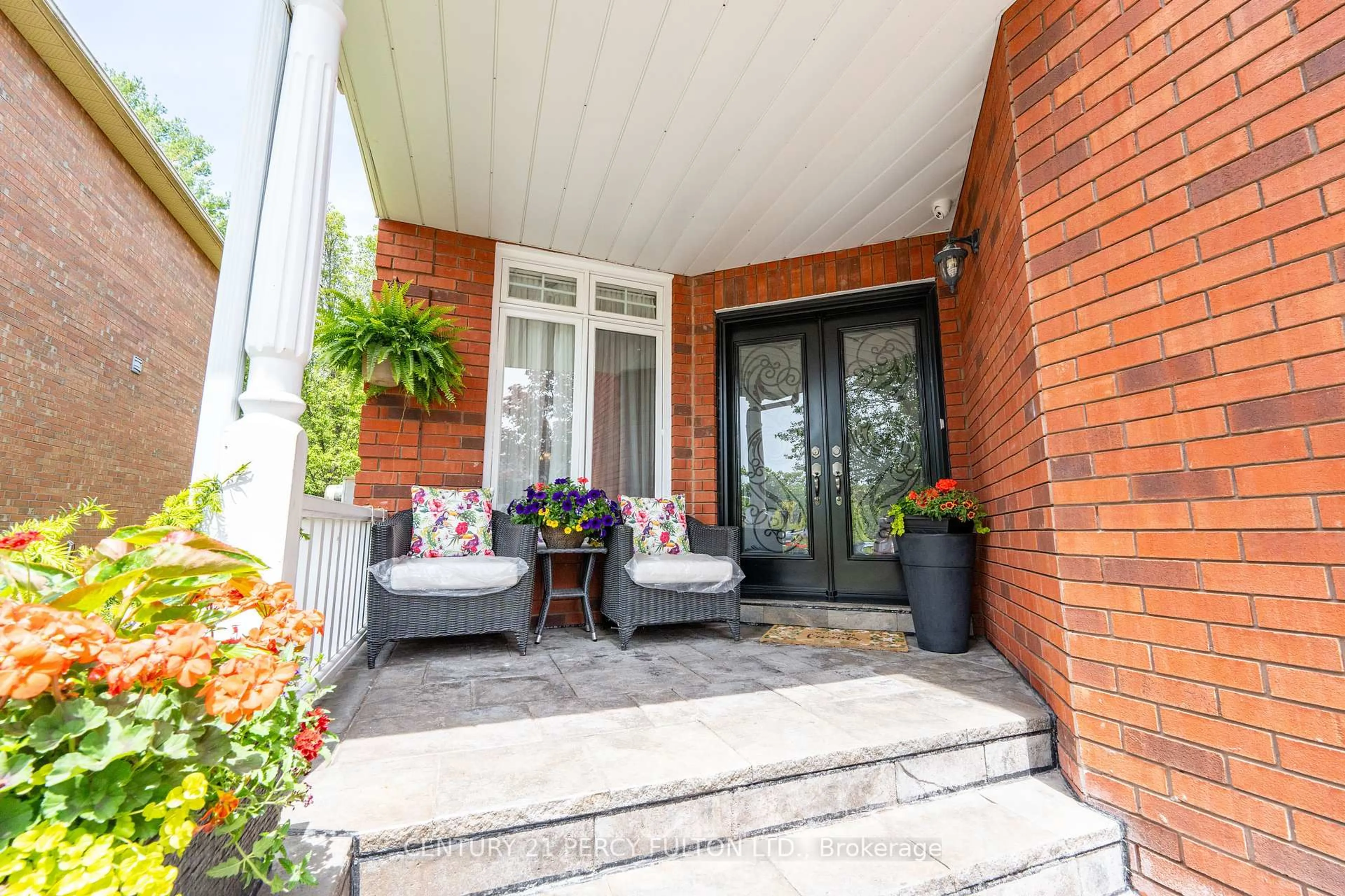 Patio, street for 837 Primrose Crt, Pickering Ontario L1X 2S7