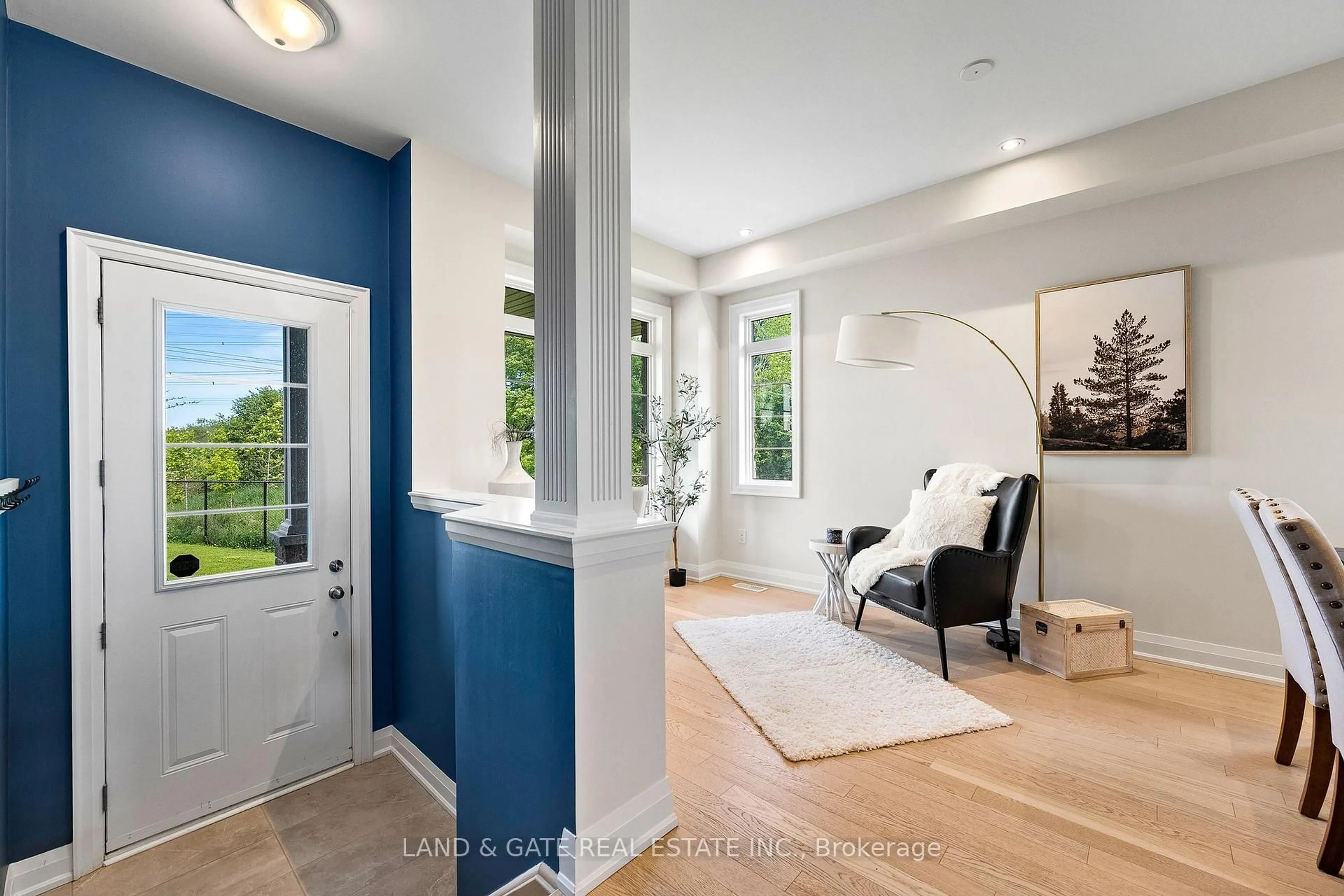 Indoor entryway for 101 Hickling Lane, Ajax Ontario L1T 0P9