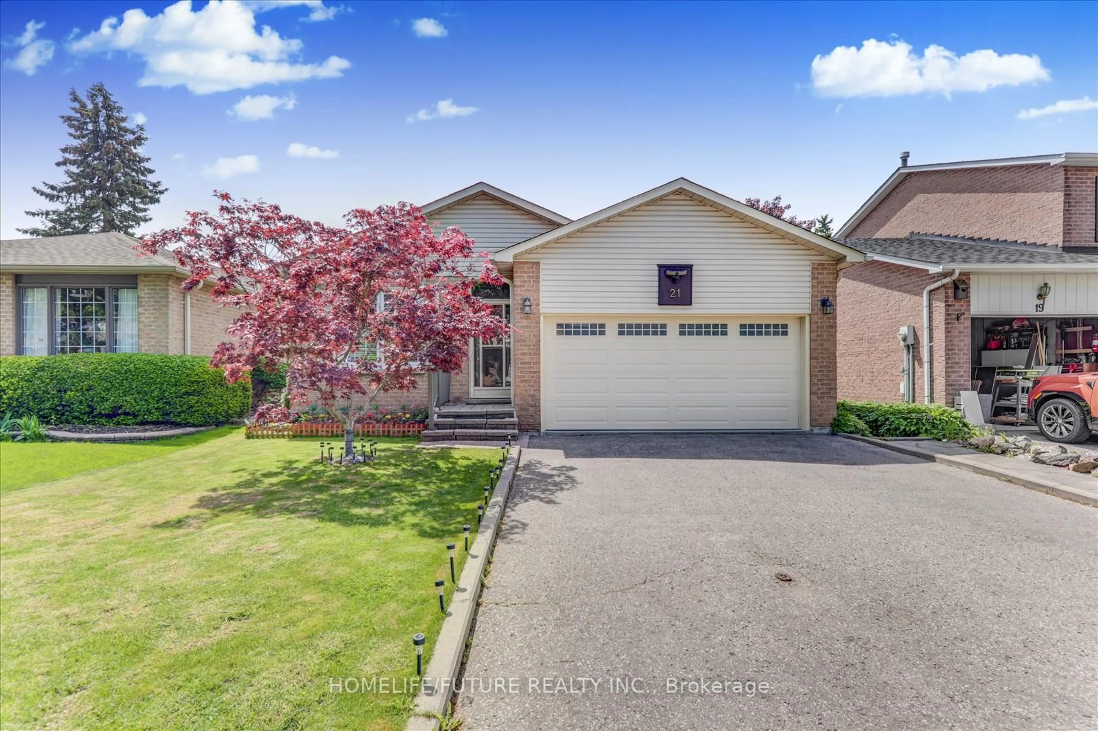 Home with brick exterior material, street for 21 Mowat Crt, Whitby Ontario L1N 8H2
