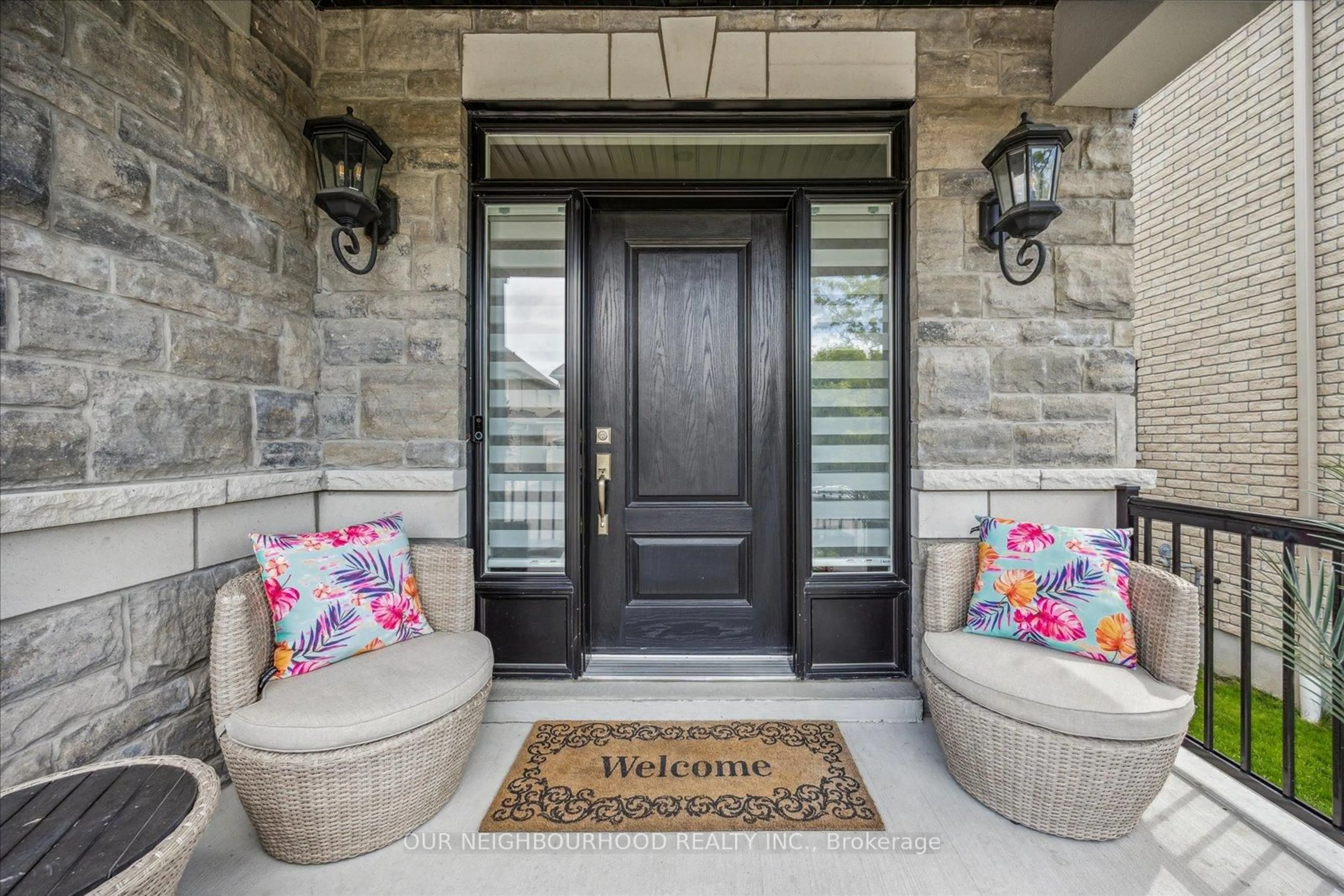 Indoor entryway for 7 Serene Crt, Whitby Ontario L1R 0L6