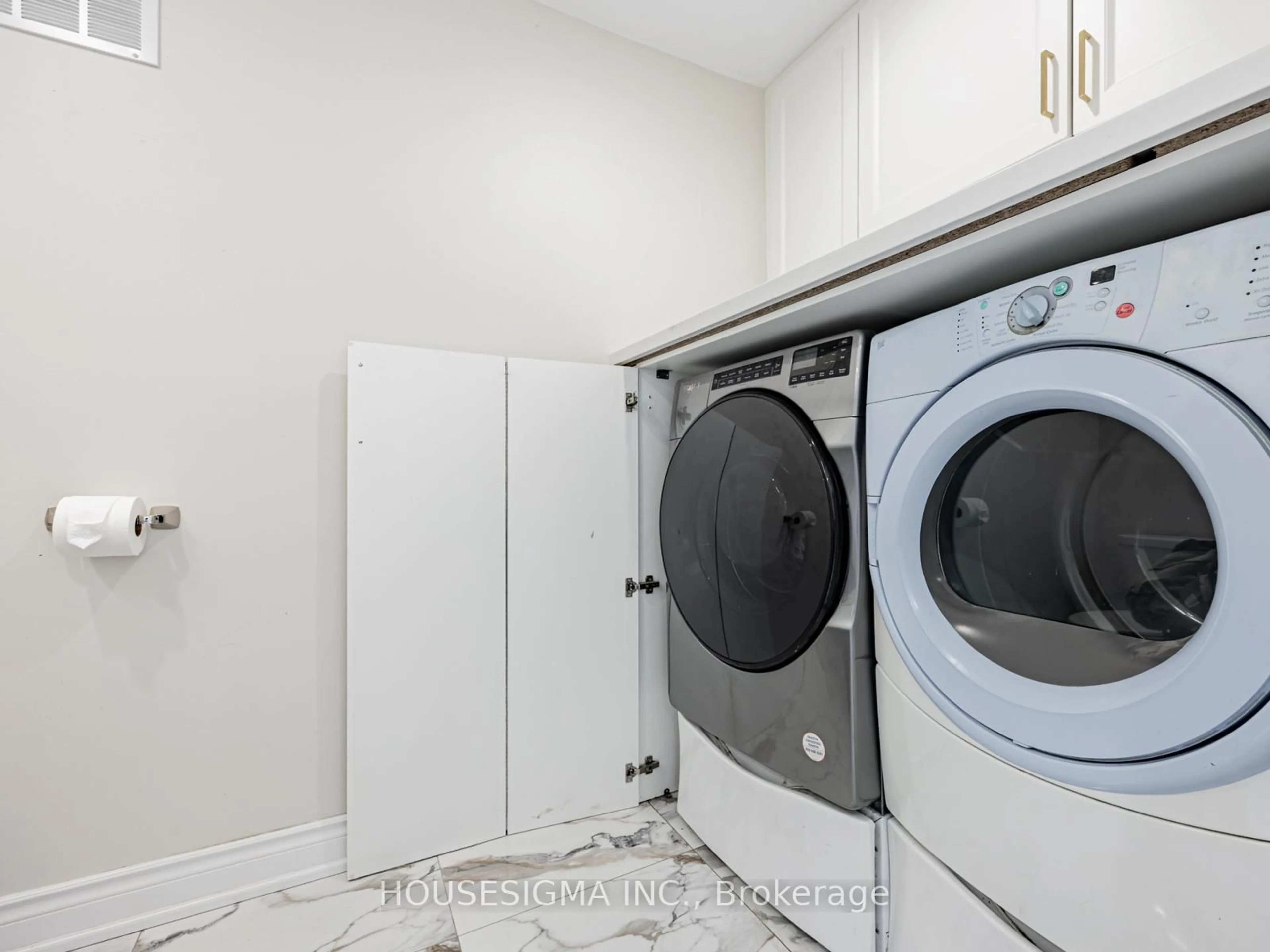 Laundry room for 10 Whitney Crt, Whitby Ontario L1P 1C6