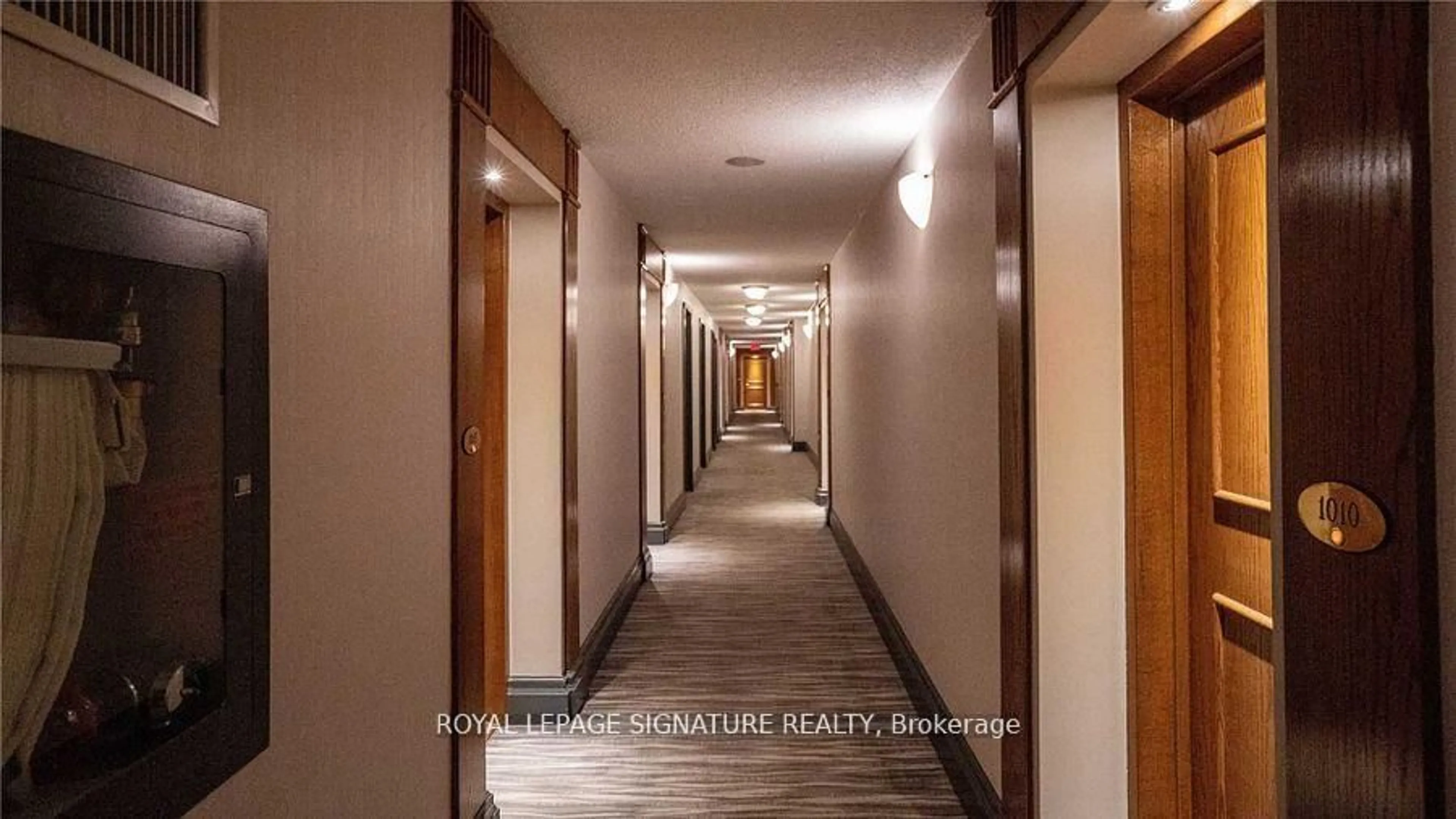 Indoor foyer for 11 Lee Centre Dr #1011, Toronto Ontario M1H 3J5
