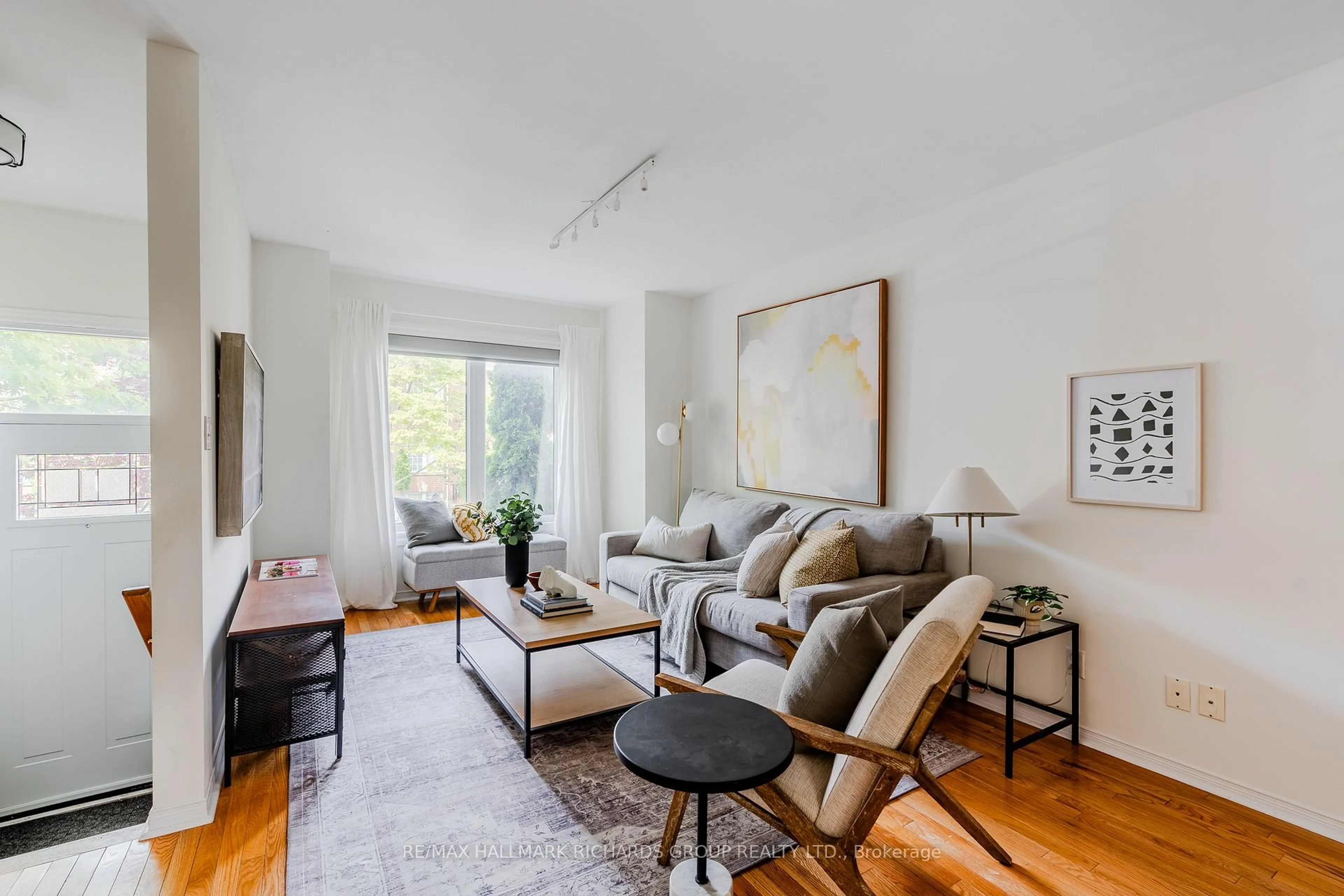 Living room with furniture, unknown for 17 Brick Crt, Toronto Ontario M4L 3X7