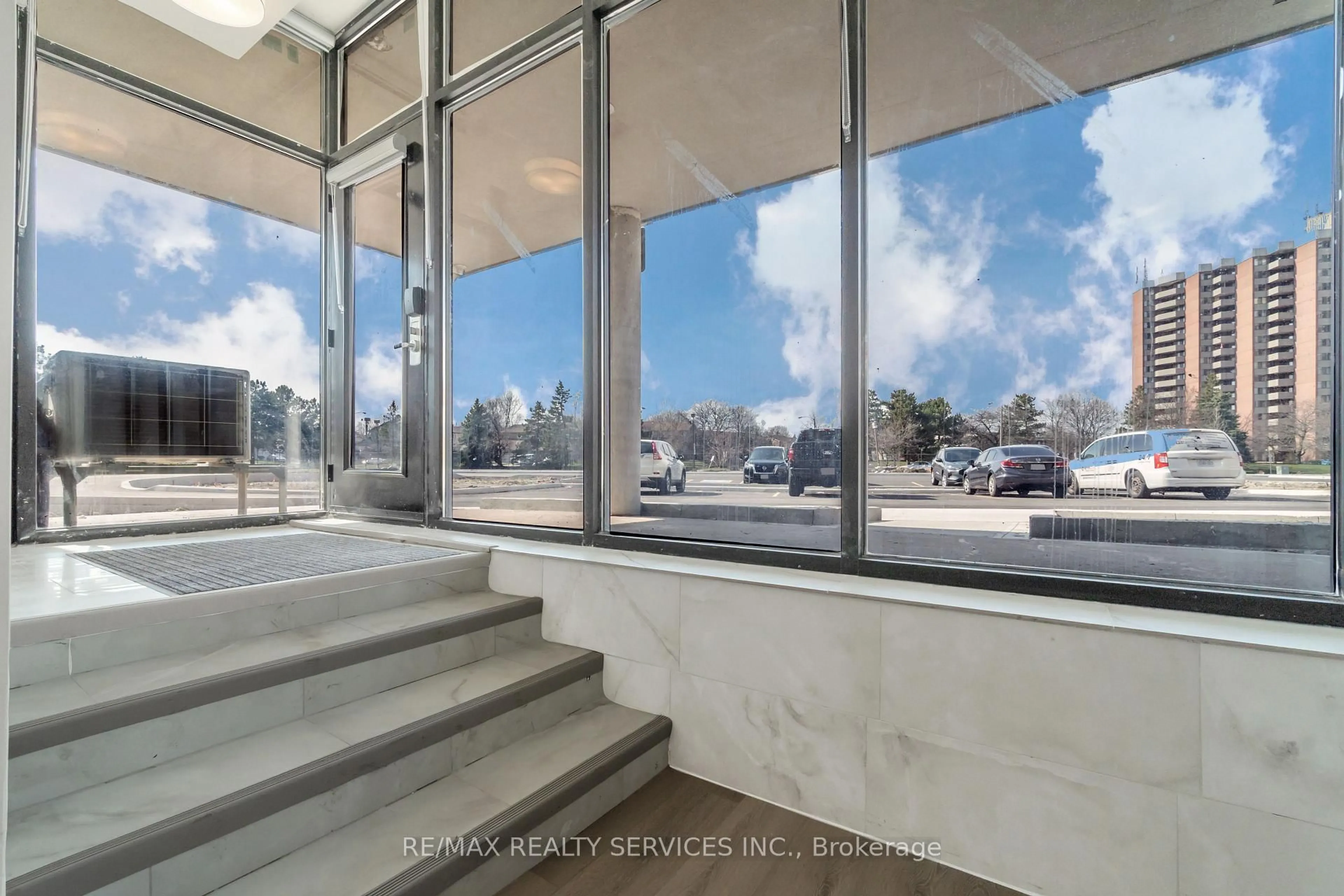 Indoor foyer for 30 DEAN PARK Rd ##3, Toronto Ontario M1B 3H1