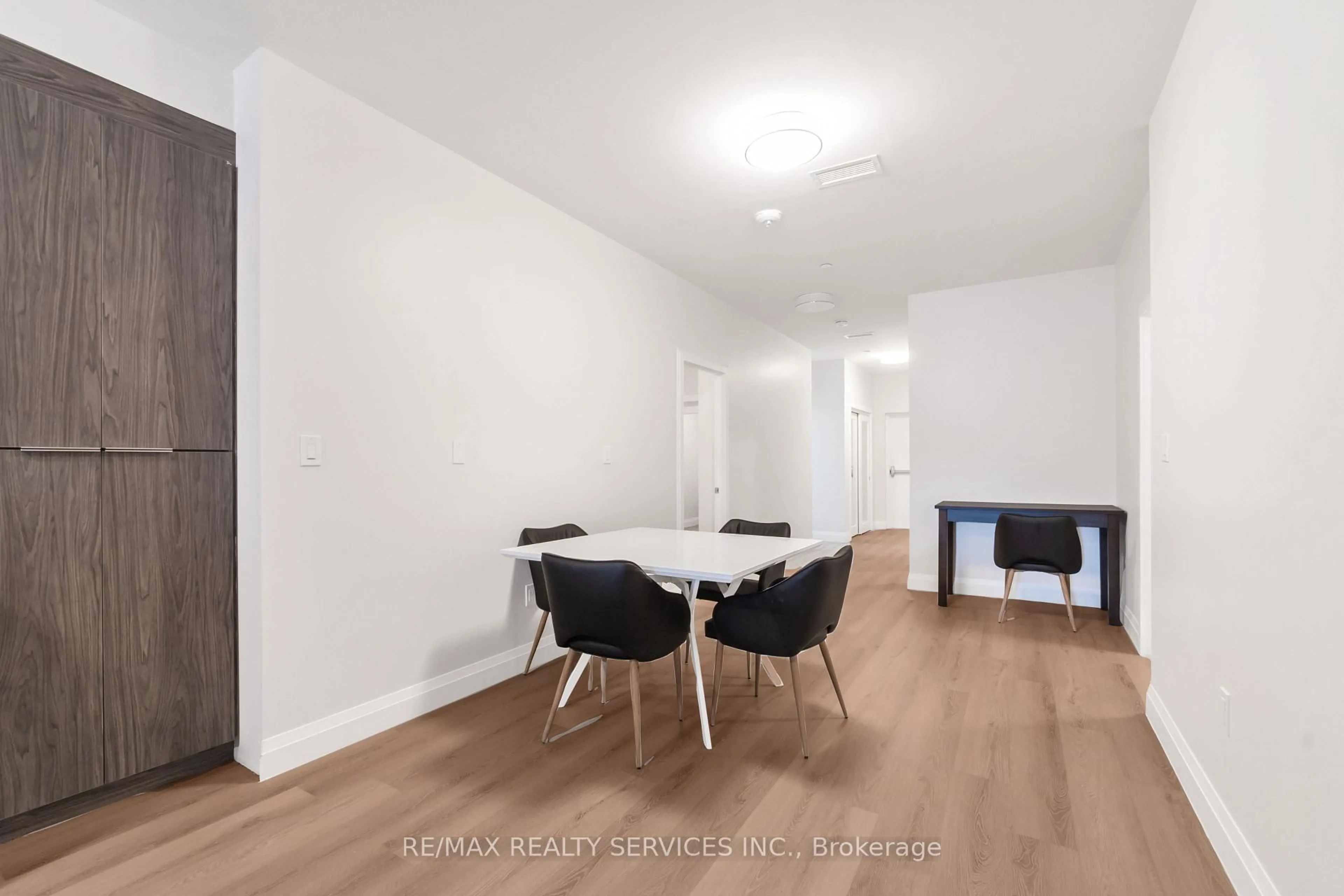 Dining room, wood/laminate floor for 30 DEAN PARK Rd ##4, Toronto Ontario M1B 3H1