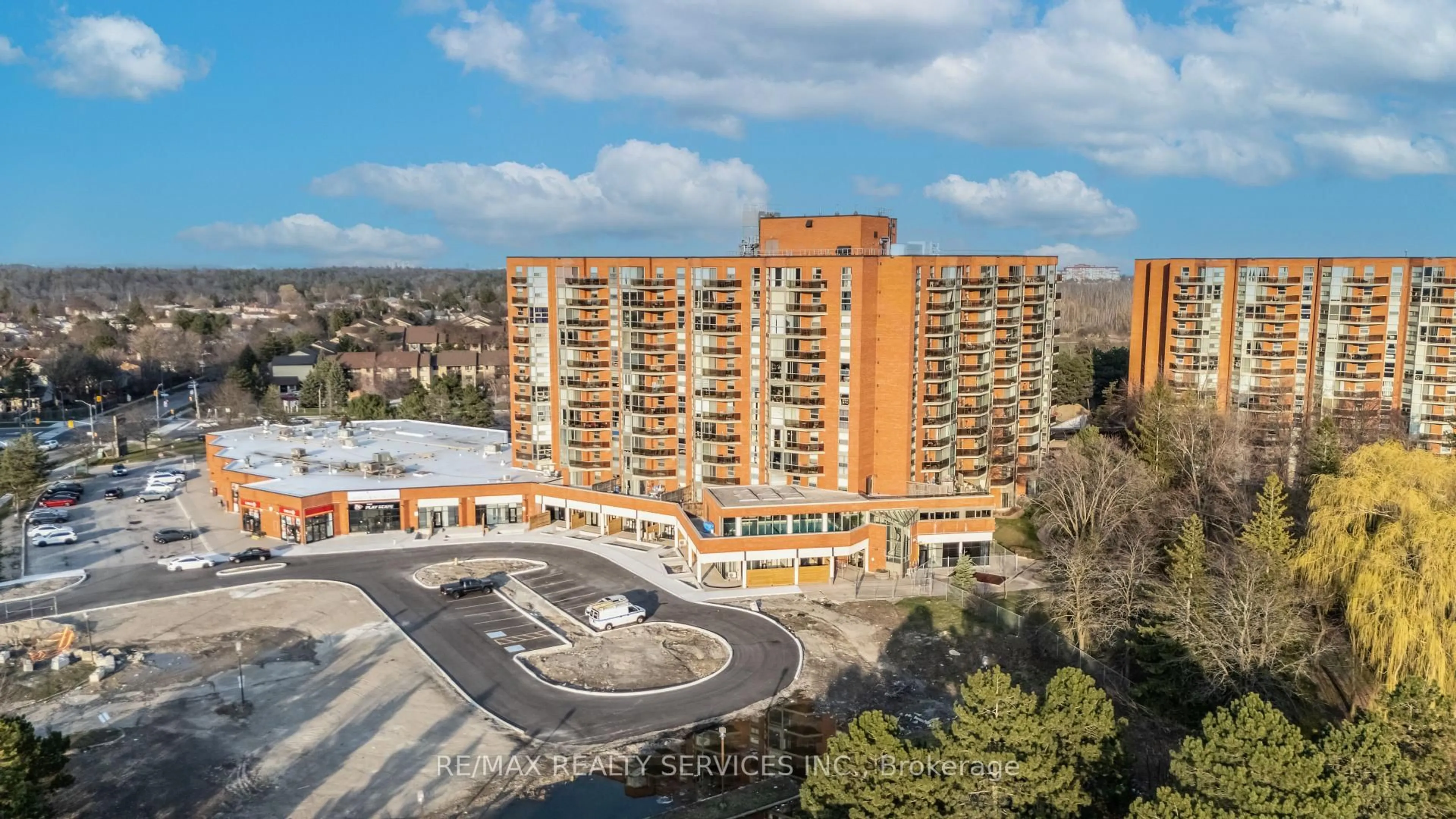 A pic from outside/outdoor area/front of a property/back of a property/a pic from drone, city buildings view from balcony for 30 DEAN PARK Rd ##6, Toronto Ontario M1B 3H1