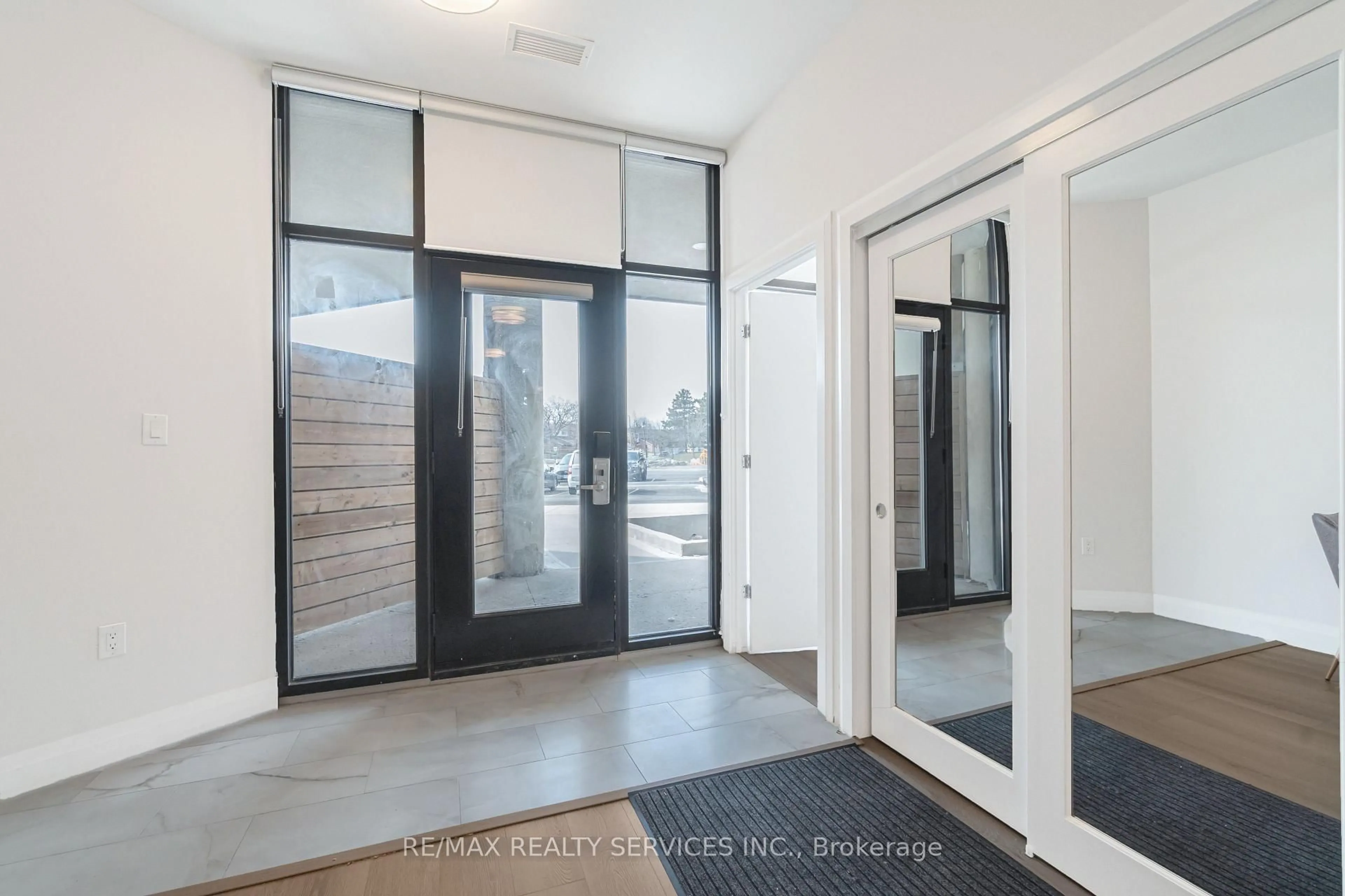 Indoor entryway for 30 DEAN PARK Rd ##7, Toronto Ontario M1B 3H1
