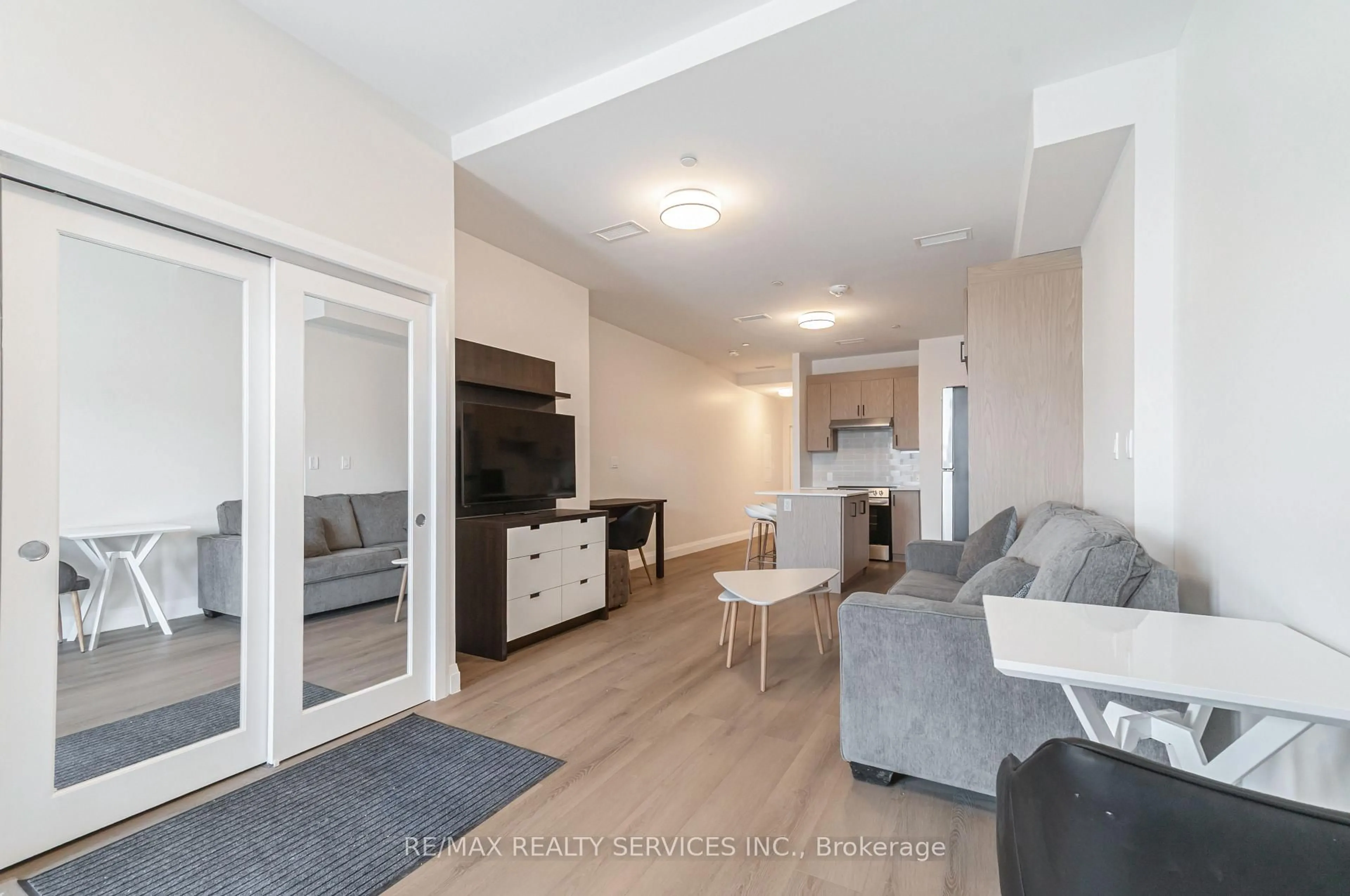 Living room with furniture, wood/laminate floor for 30 DEAN PARK Rd ##7, Toronto Ontario M1B 3H1