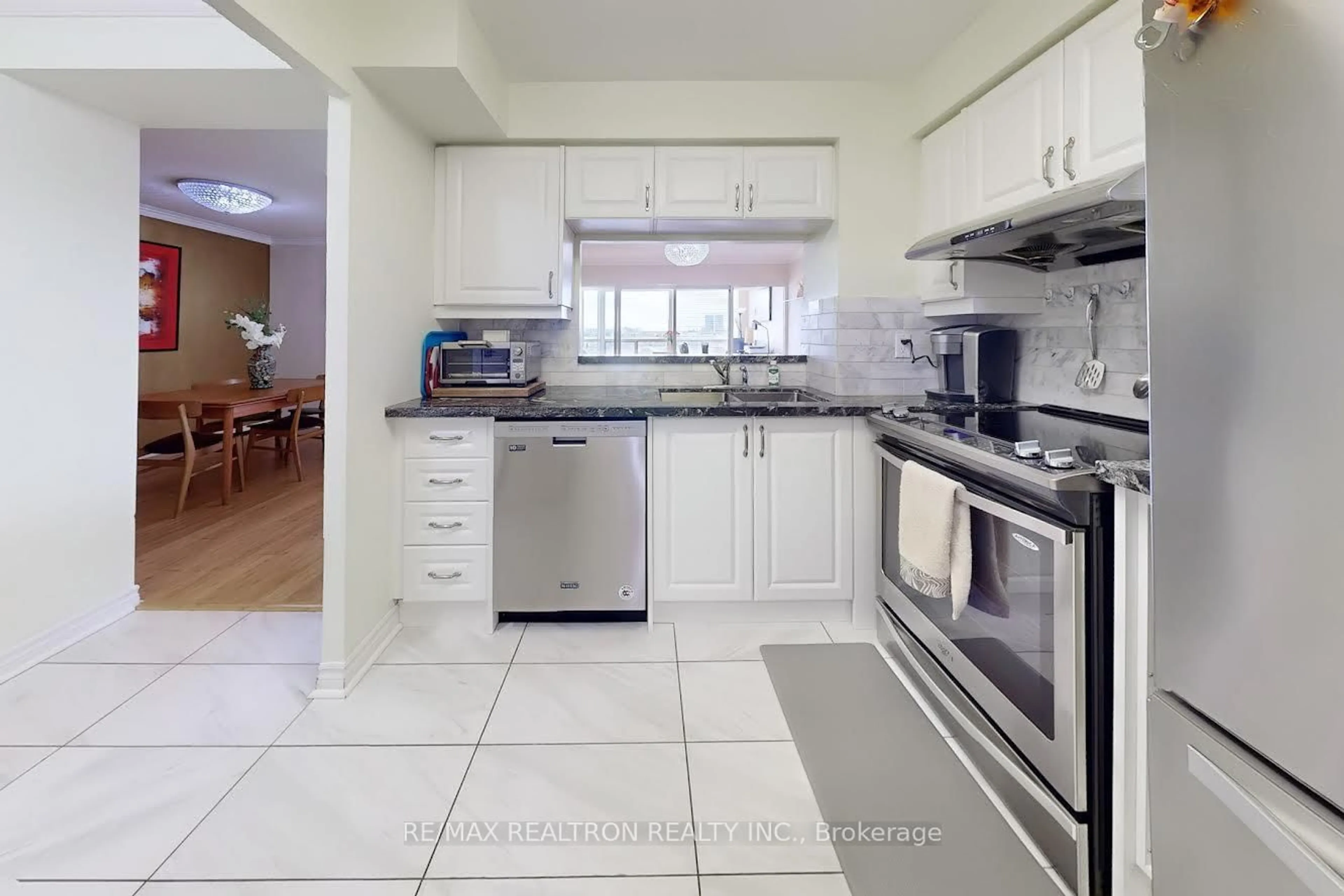 Standard kitchen, ceramic/tile floor for 68 Corporate Dr #739, Toronto Ontario M1H 3H3