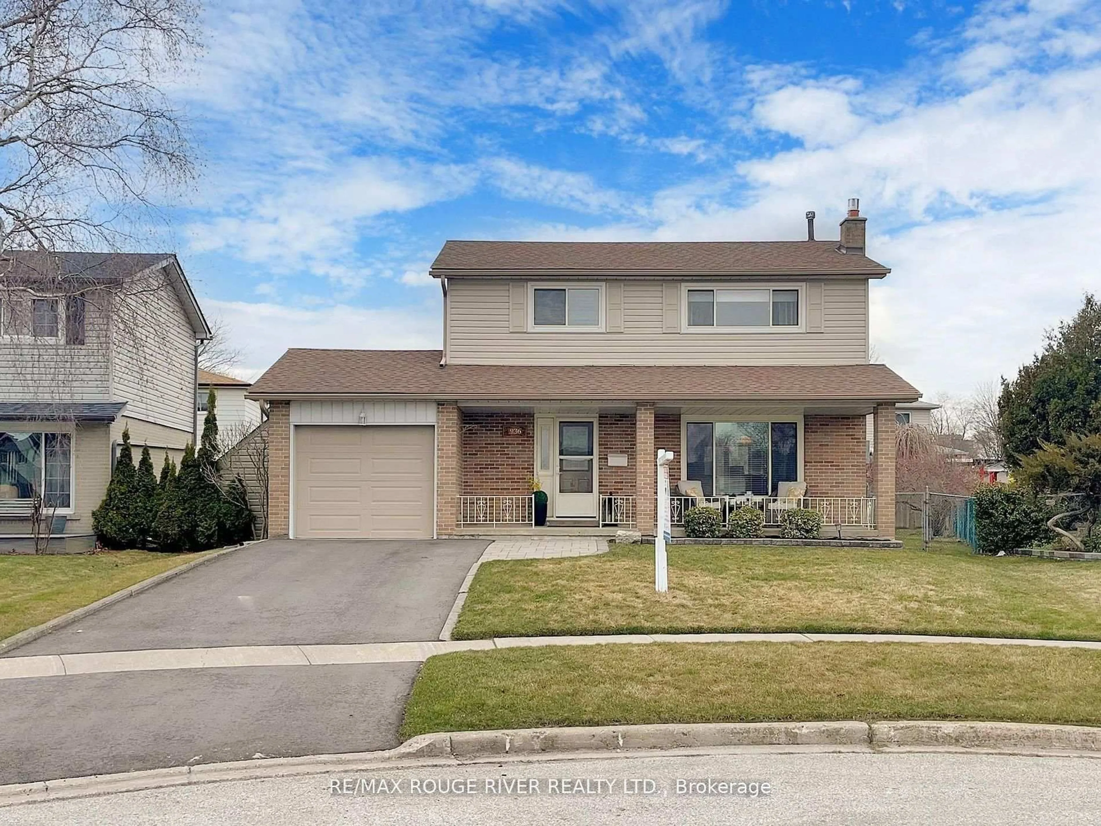 Home with vinyl exterior material, street for 936 Cecylia Crt, Pickering Ontario L1W 2Y1