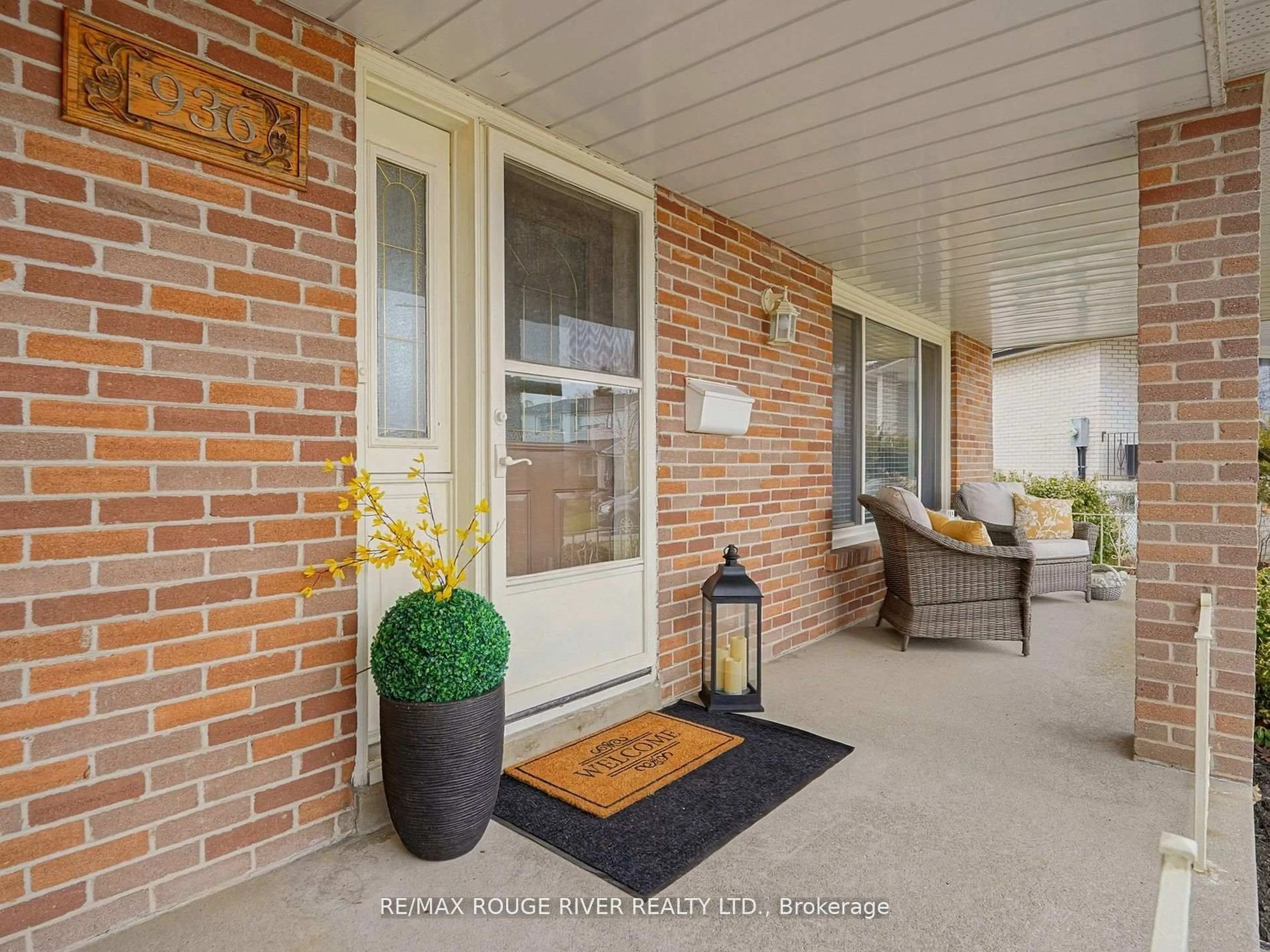 Unknown for 936 Cecylia Crt, Pickering Ontario L1W 2Y1