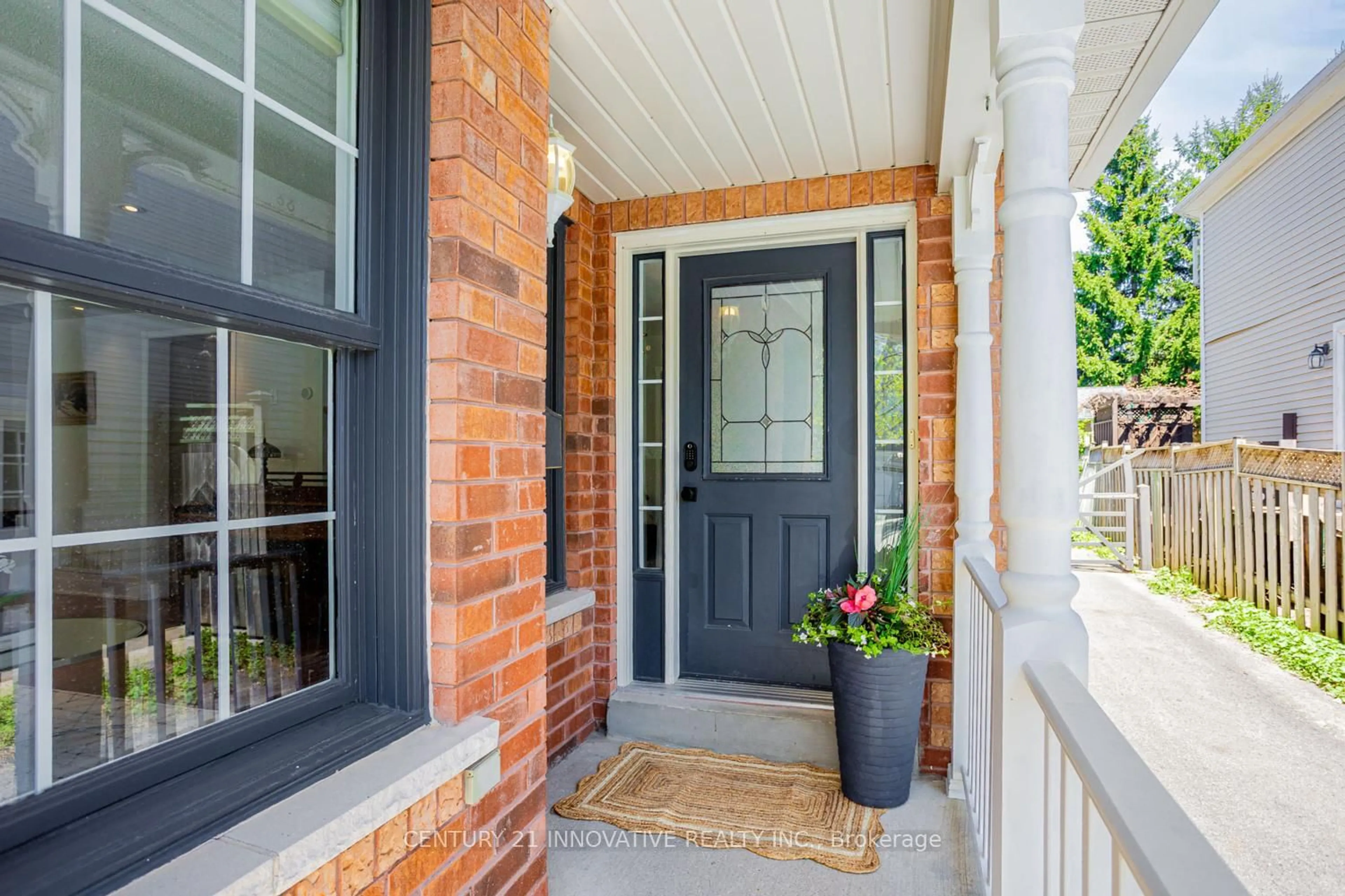 Unknown for 4 Blackfriar Ave, Whitby Ontario L1M 1E4