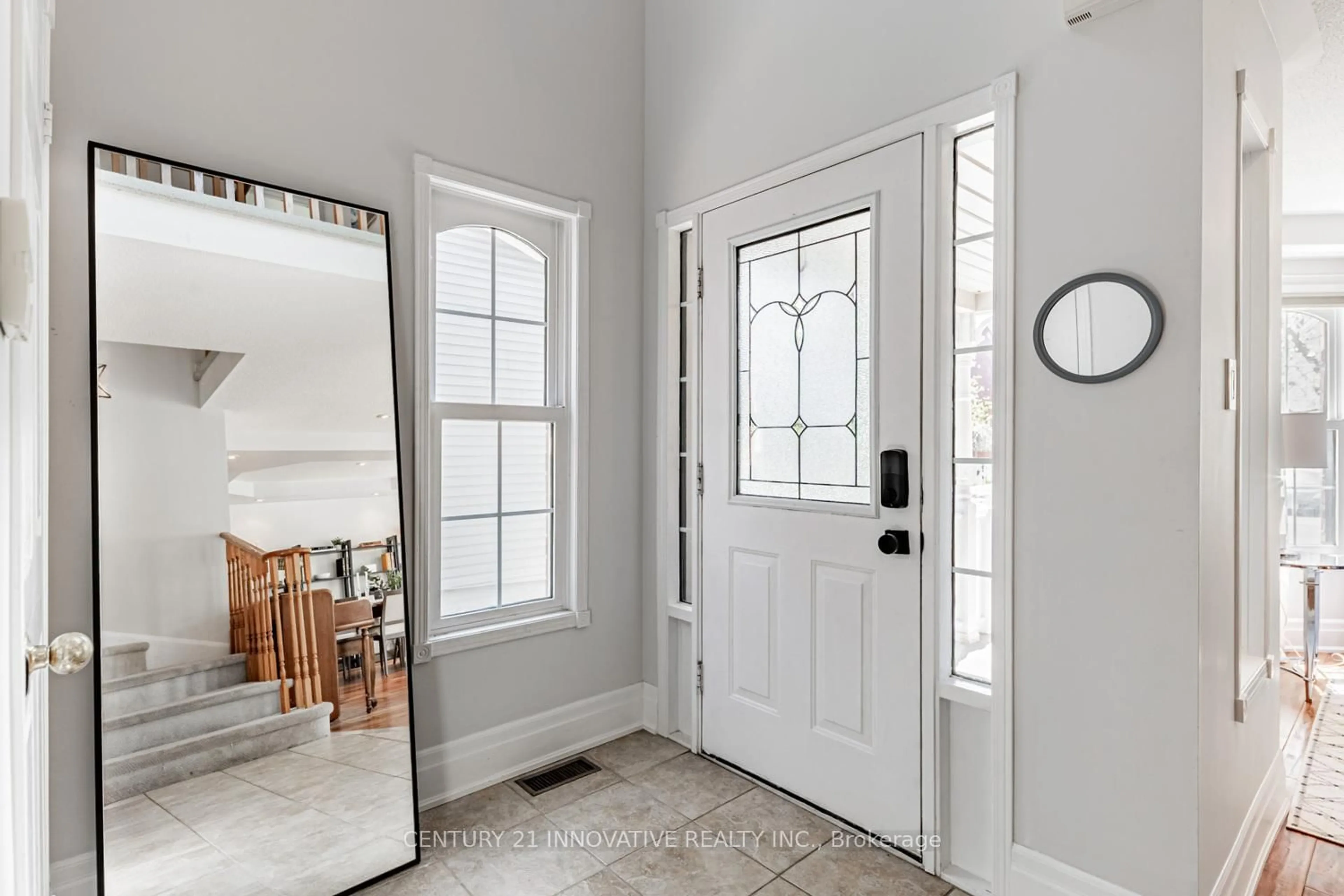 Indoor entryway for 4 Blackfriar Ave, Whitby Ontario L1M 1E4