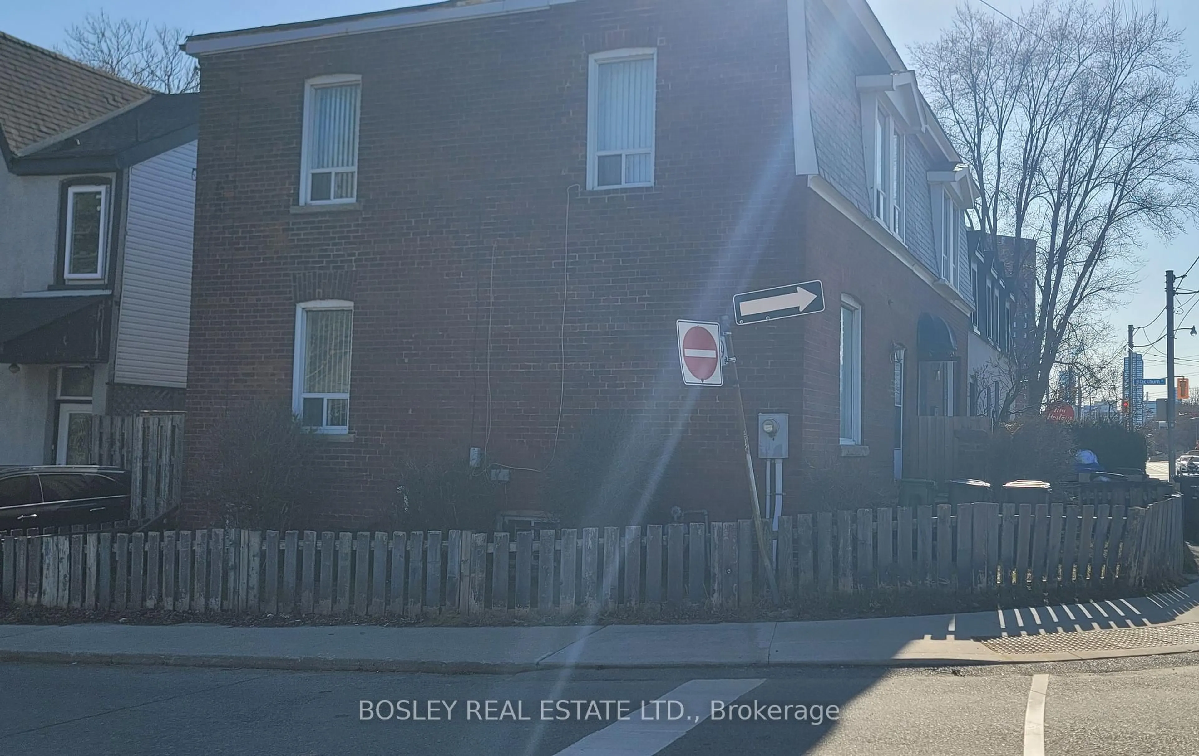 Blurry image for 242 Munro St, Toronto Ontario M4M 2C2