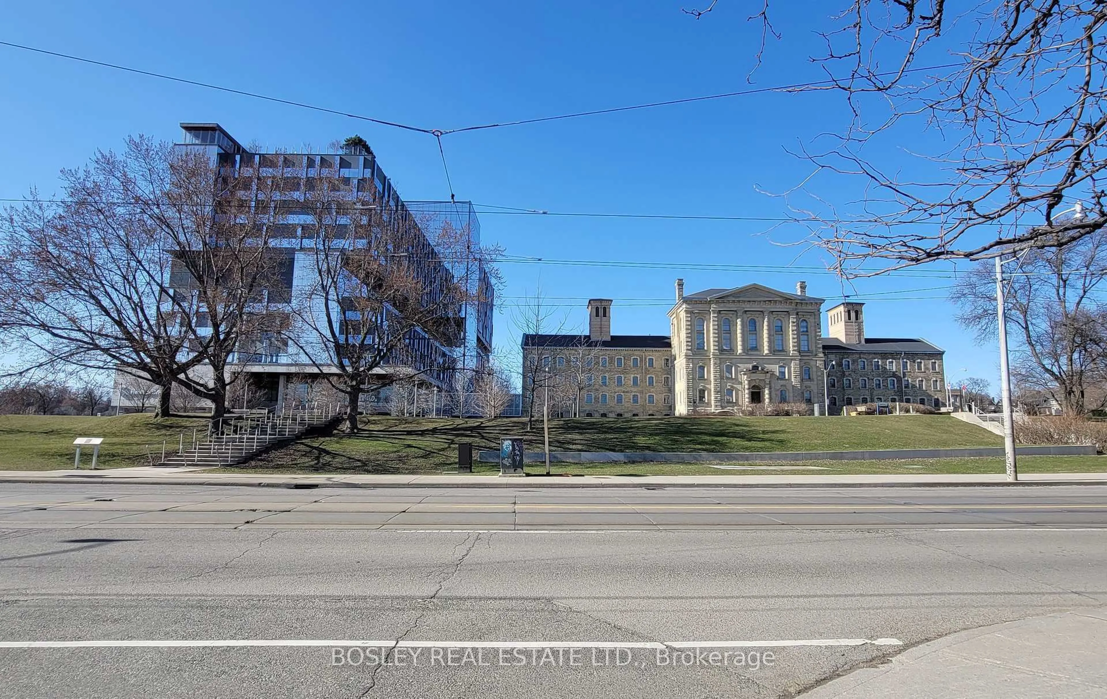 Blurry image for 242 Munro St, Toronto Ontario M4M 2C2