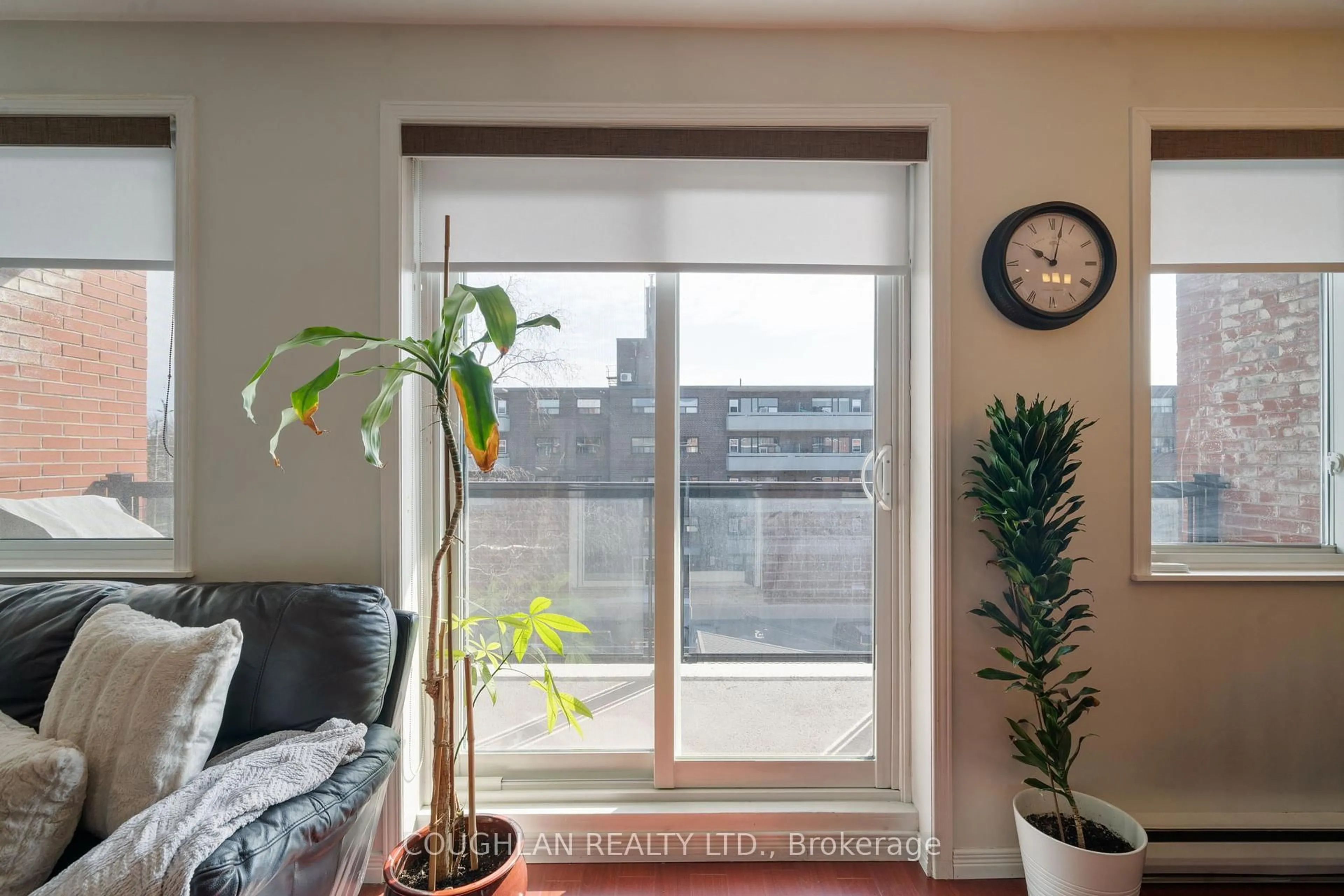 Indoor entryway for 131 Taunton Rd #407, Oshawa Ontario L1G 3T8