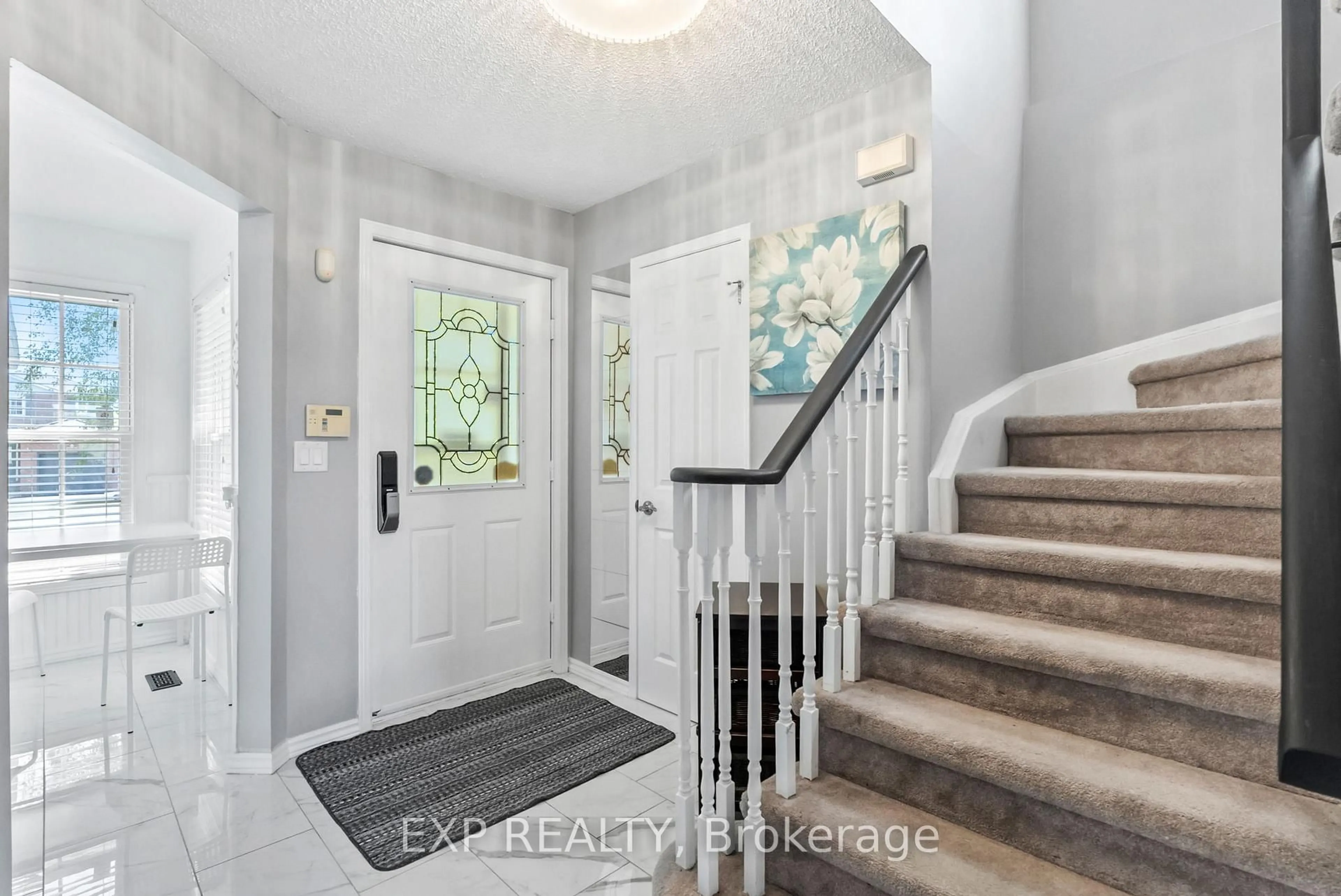 Indoor entryway for 1058 Renaissance Dr, Oshawa Ontario L1J 8A8