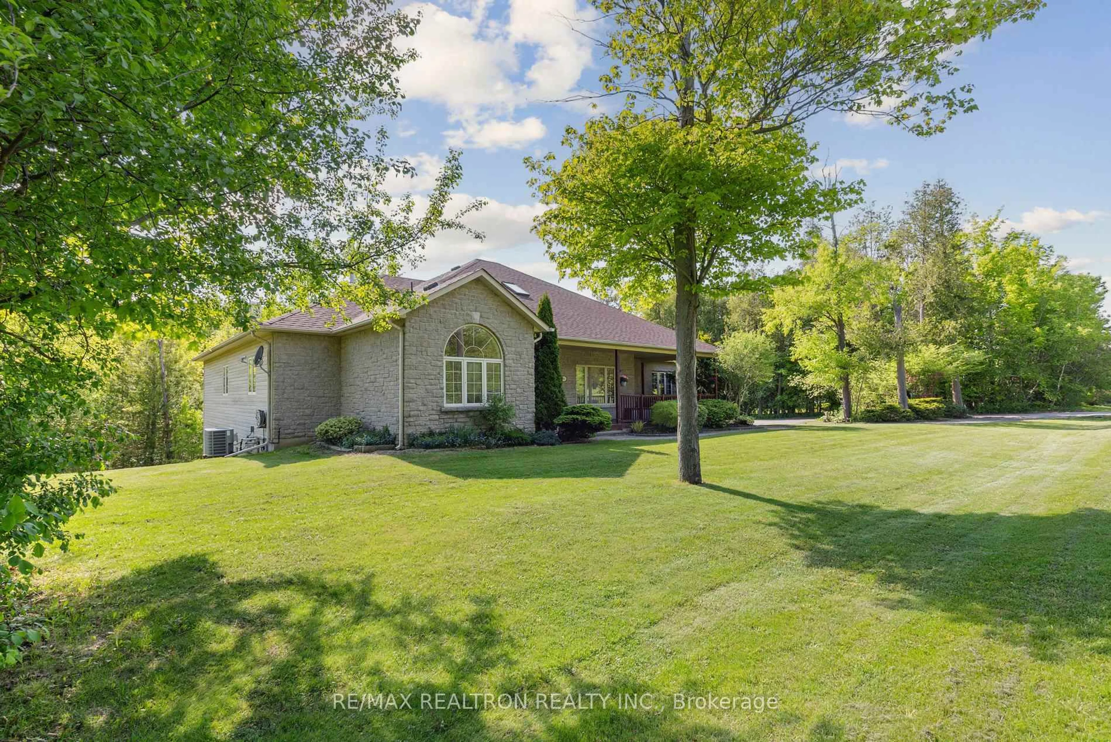 A pic from outside/outdoor area/front of a property/back of a property/a pic from drone, water/lake/river/ocean view for 20 Grouse Crt, Whitby Ontario L0B 1A0