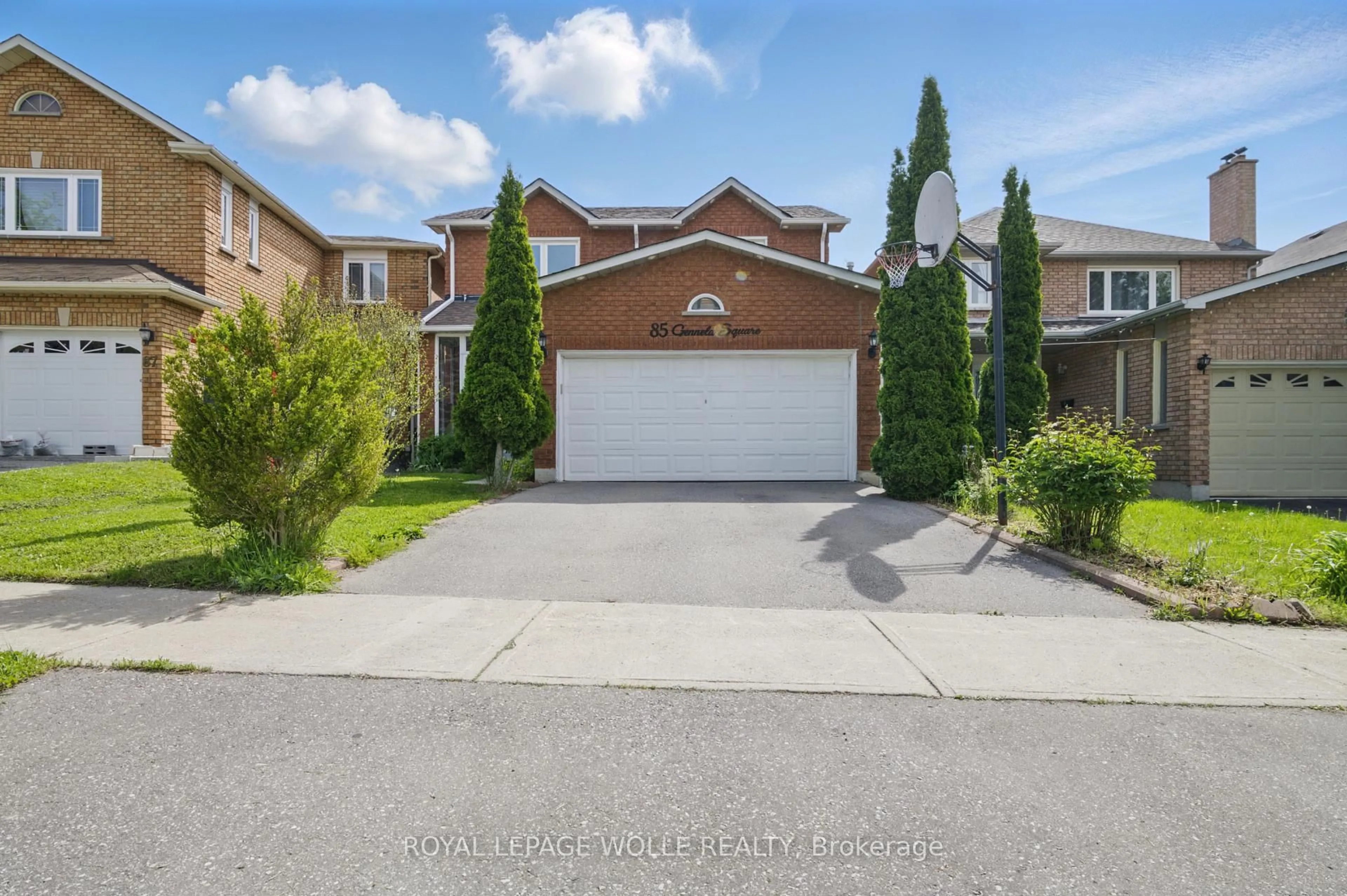 A pic from outside/outdoor area/front of a property/back of a property/a pic from drone, street for 85 Gennela Sq, Toronto Ontario M1B 5M7
