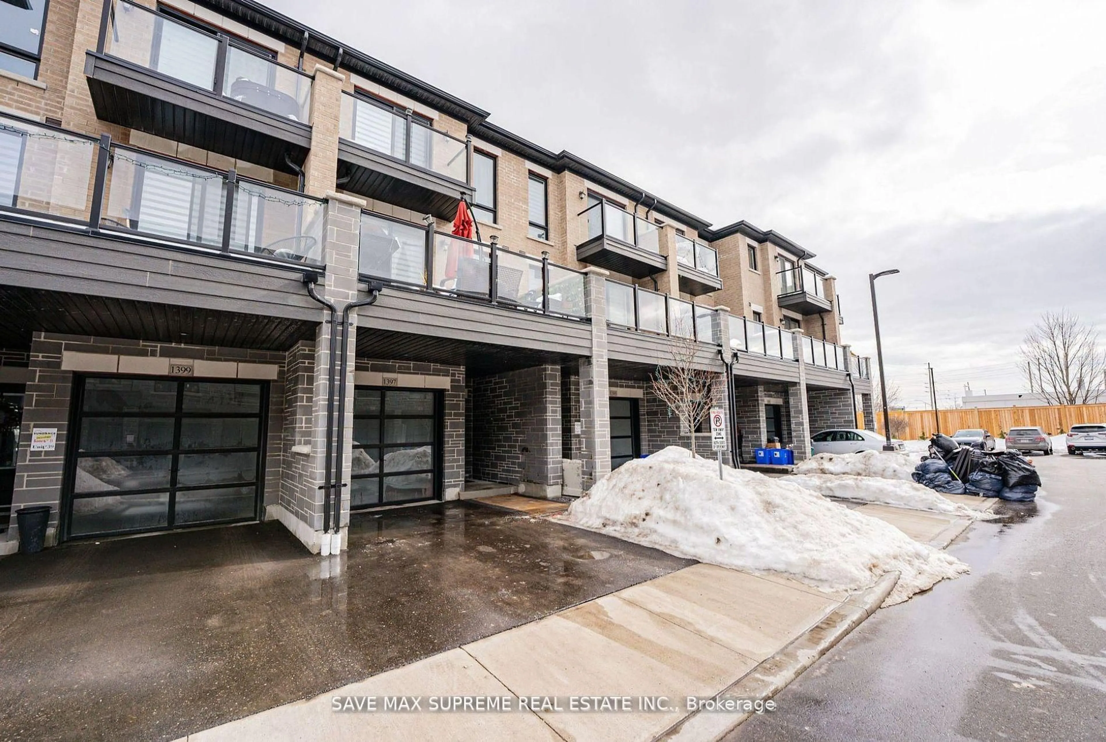 Patio, building for 1397 Coral Springs Path, Oshawa Ontario L1K 3G1