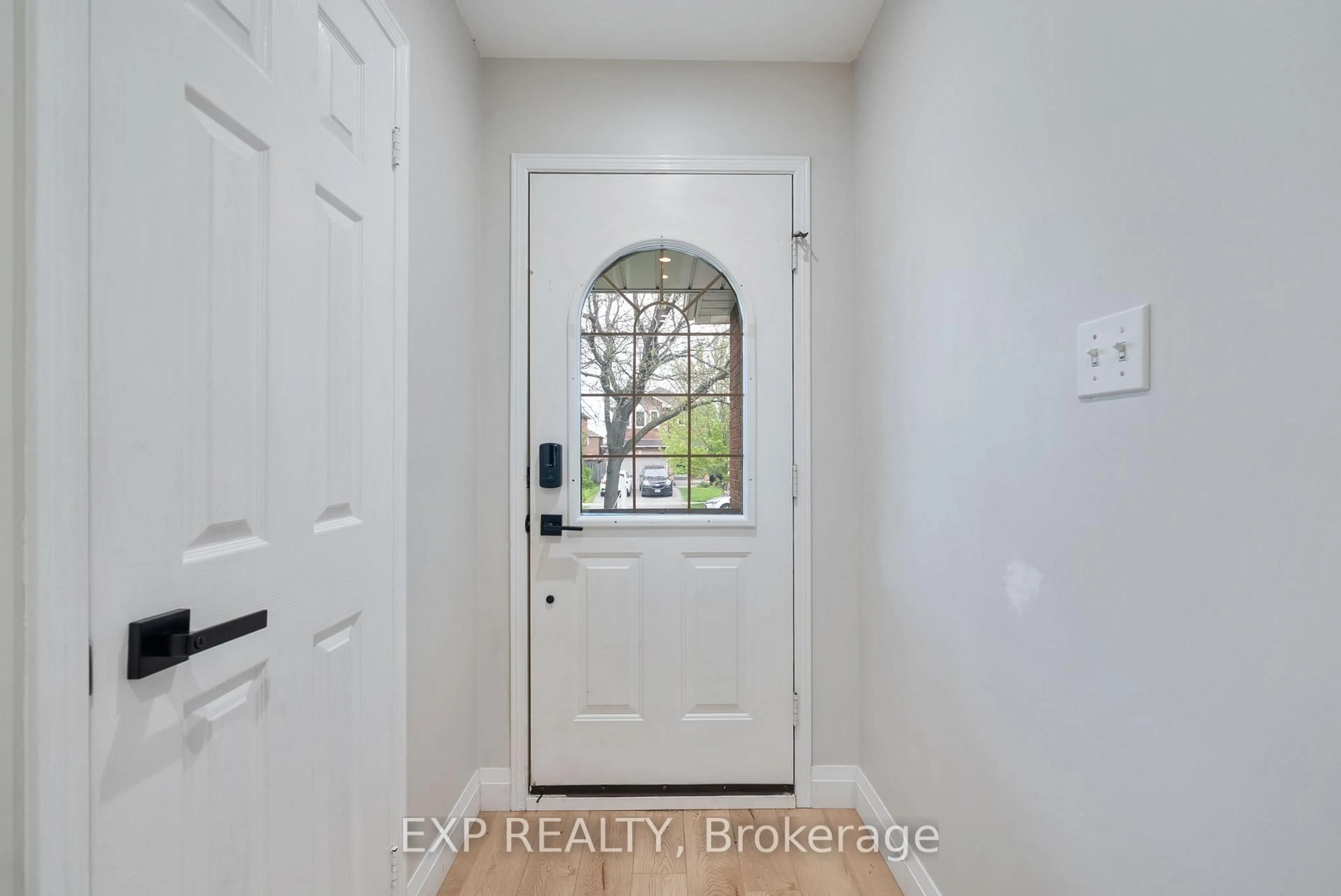 Indoor entryway for 24 Glenmore Dr, Whitby Ontario L1N 9J3