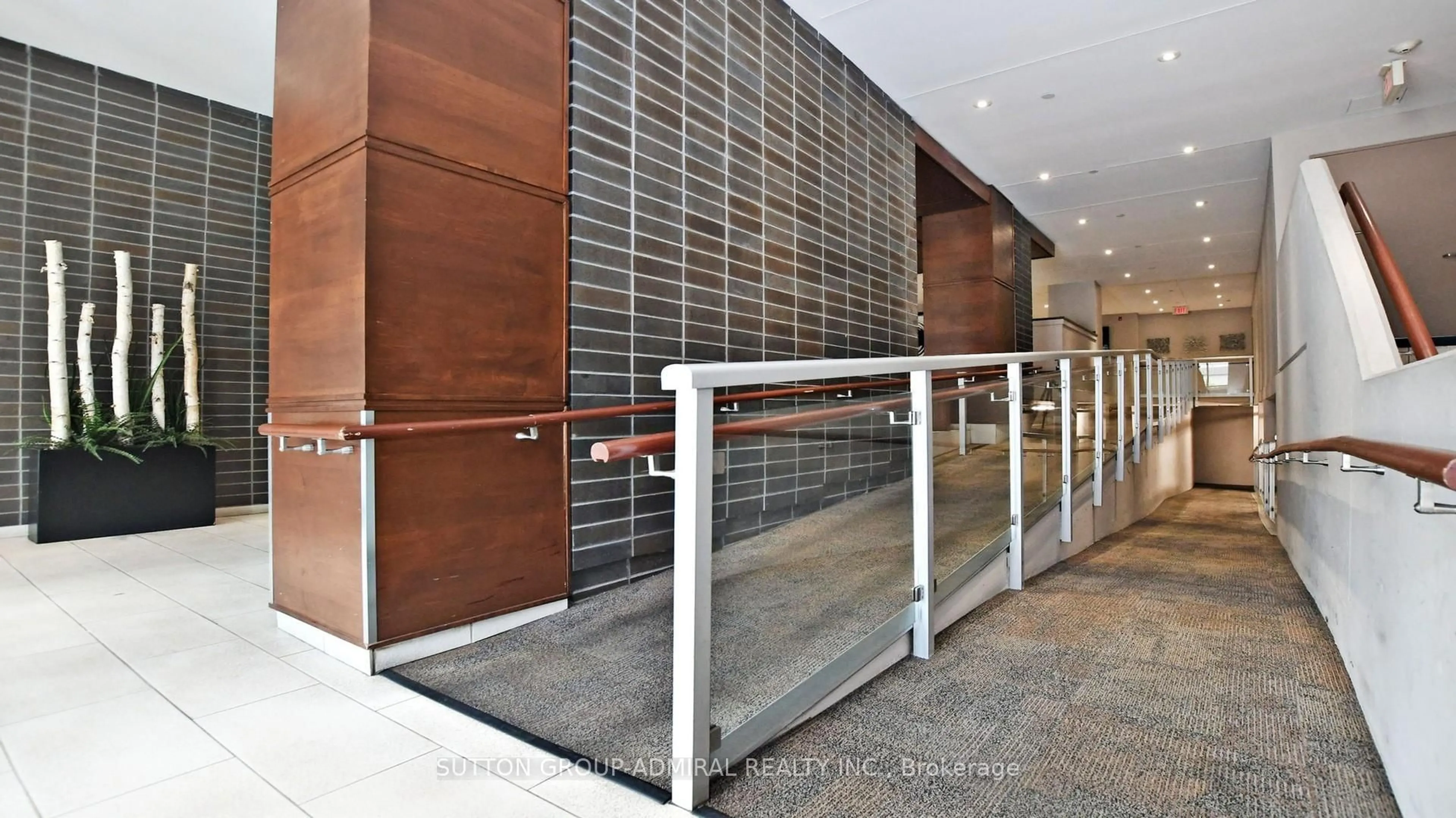 Indoor foyer for 44 Bond St #306, Oshawa Ontario L1G 6R2