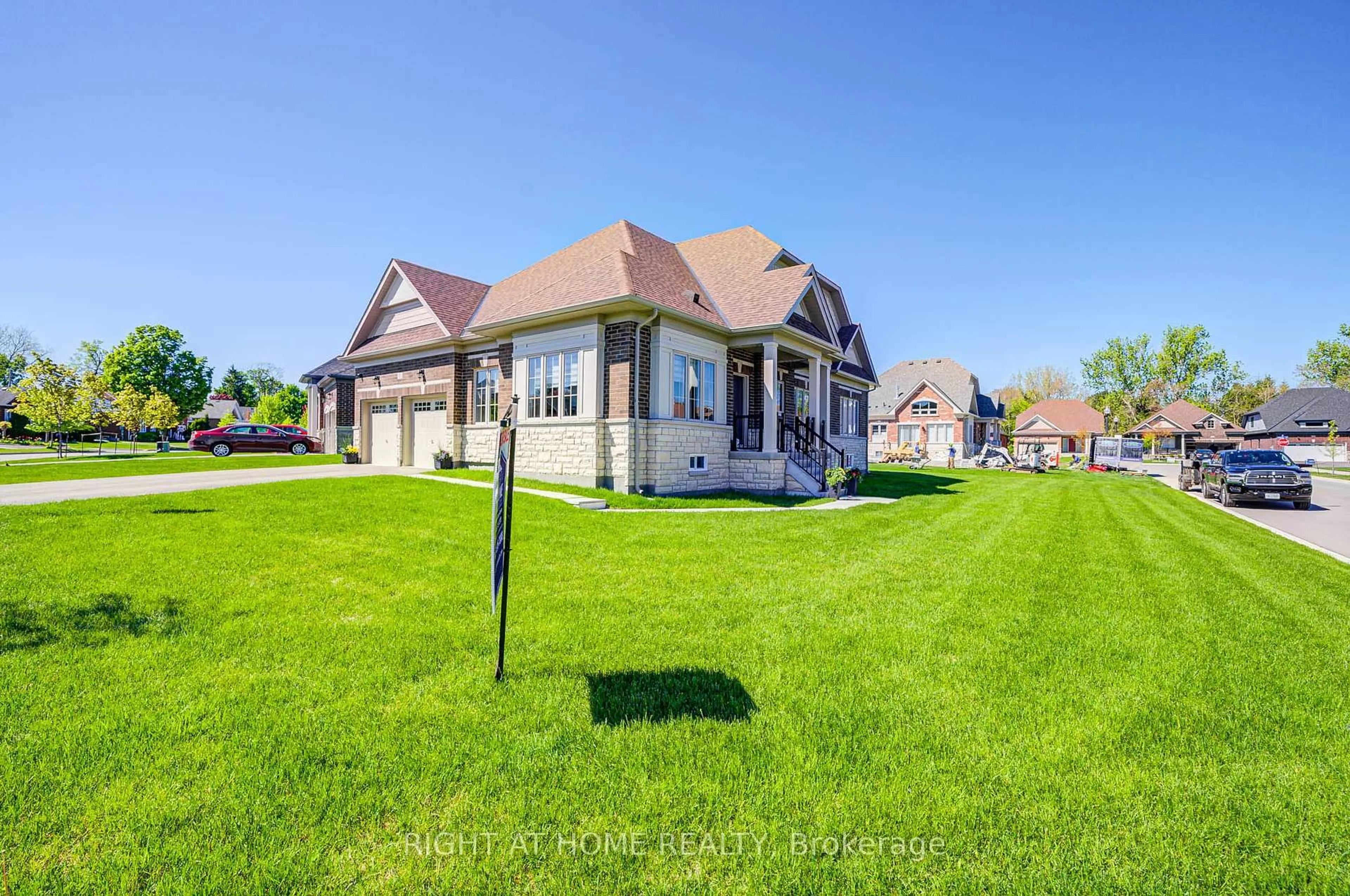 A pic from outside/outdoor area/front of a property/back of a property/a pic from drone, street for 42 Waterbury Cres, Scugog Ontario L9L 0B4