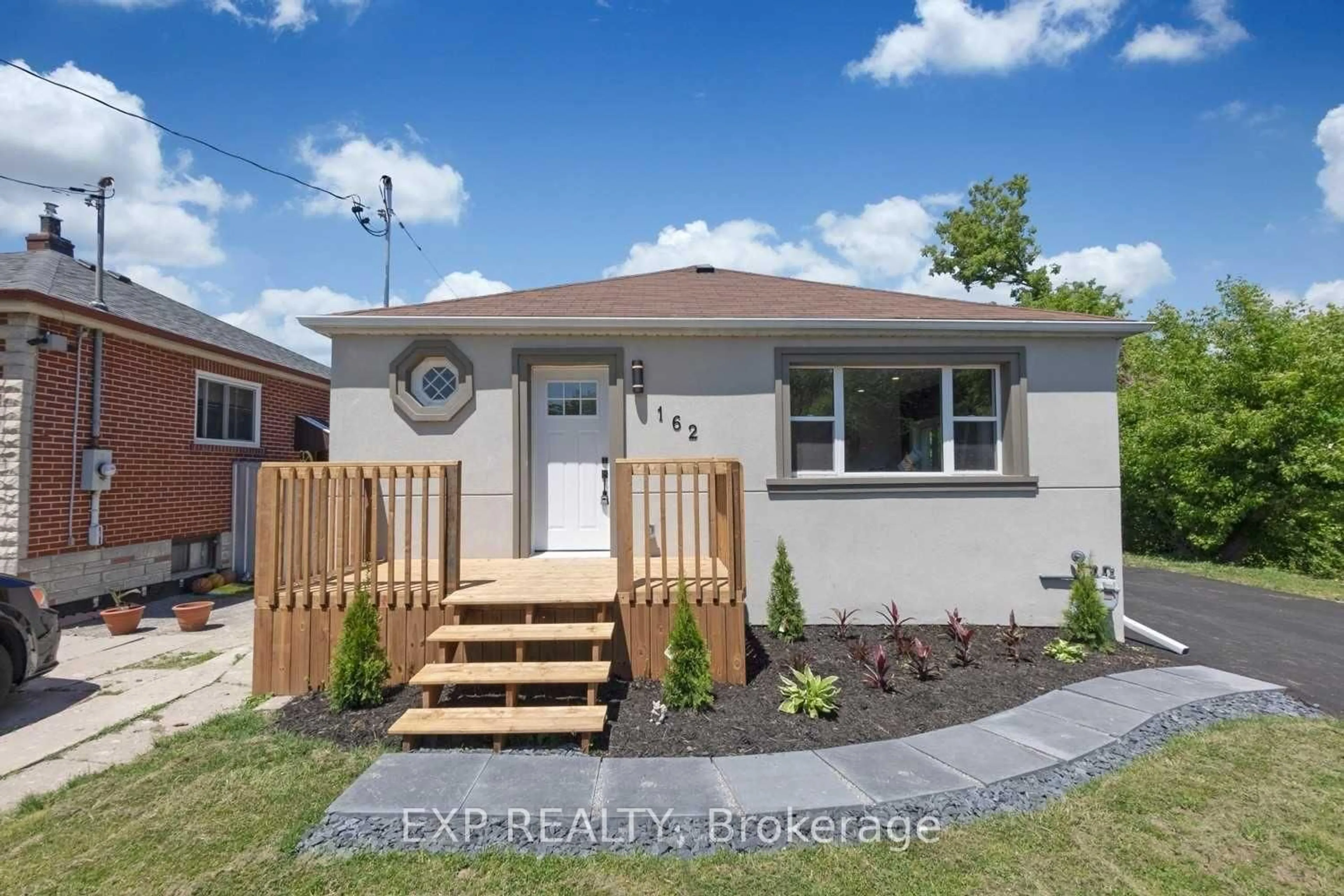 Home with vinyl exterior material, street for 162 Hibbert Ave, Oshawa Ontario L1J 1V1