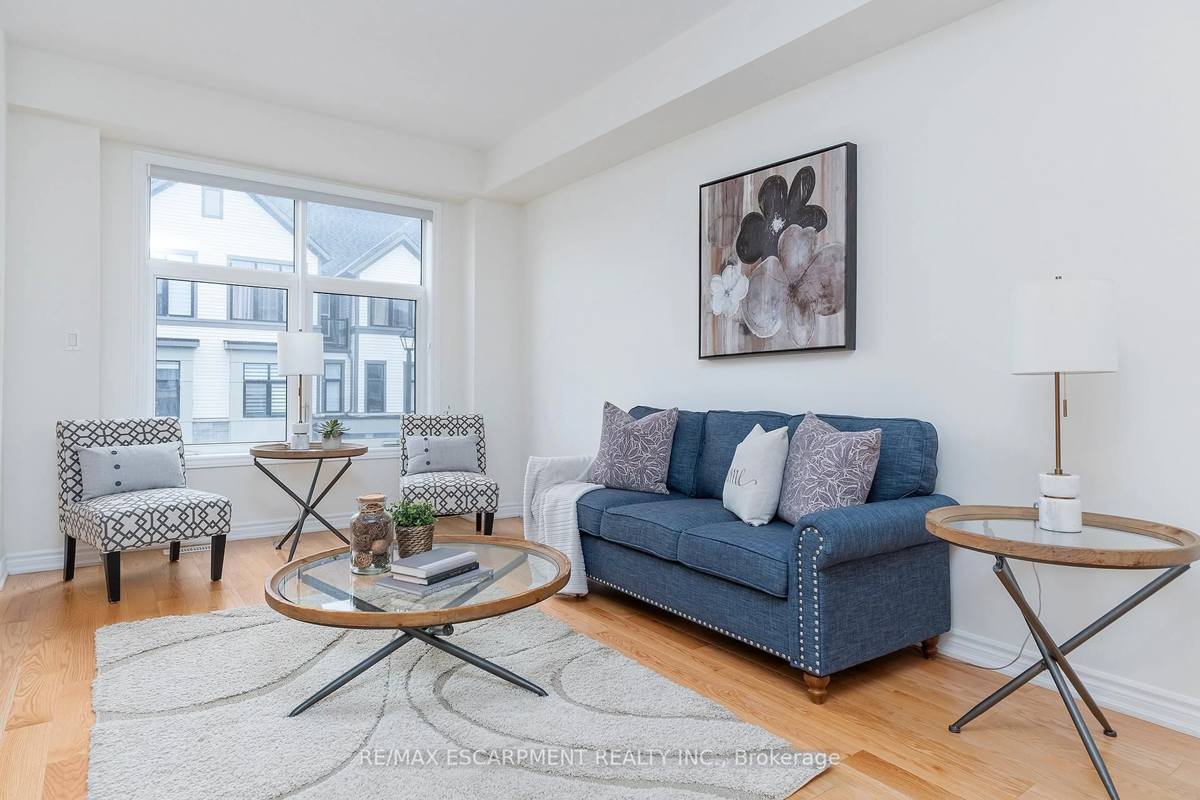 Living room with furniture, unknown for 769 Kootenay Path, Oshawa Ontario L1H 0A7