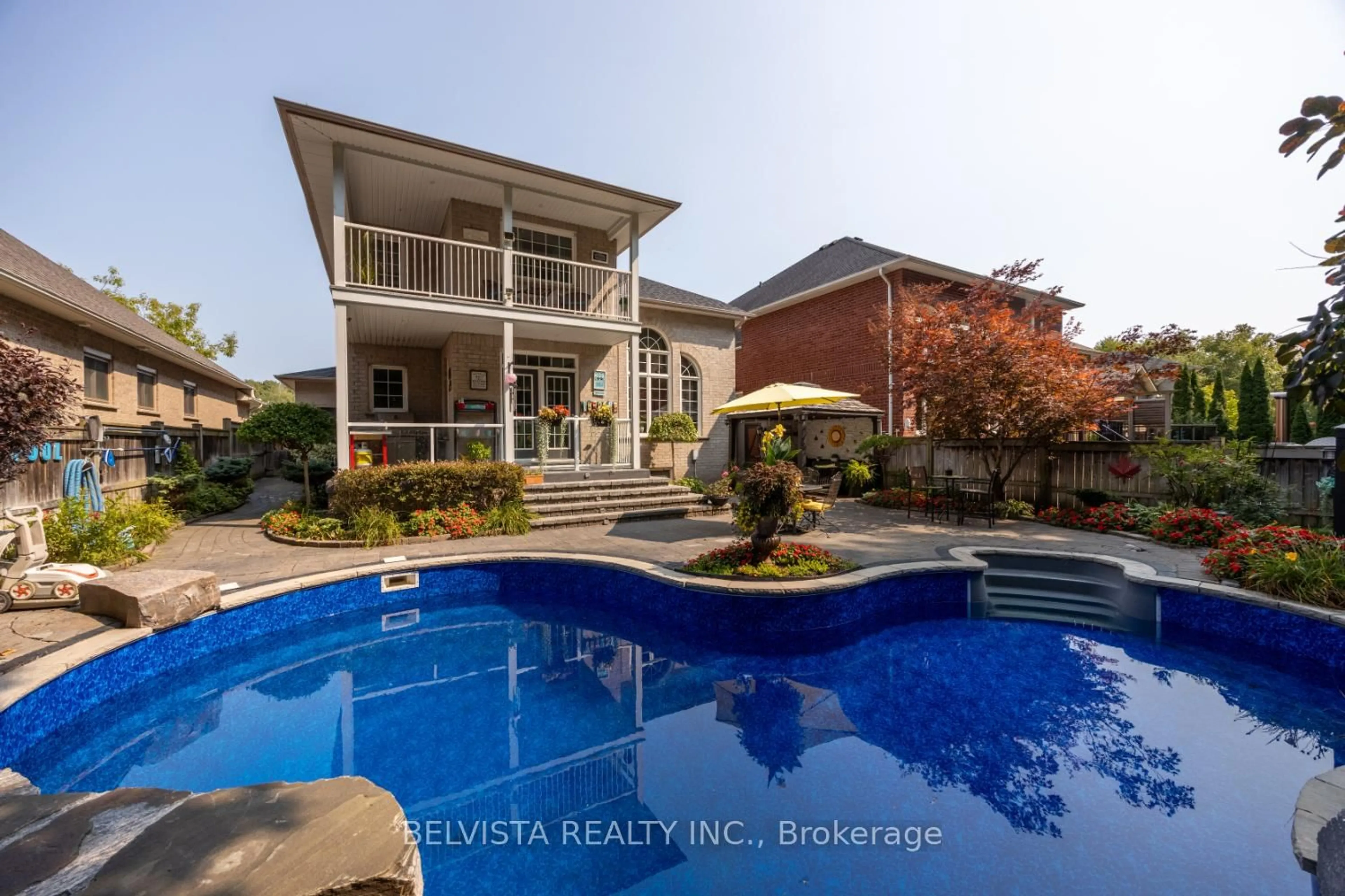 A pic from outside/outdoor area/front of a property/back of a property/a pic from drone, water/lake/river/ocean view for 2 Stillwater Crt, Whitby Ontario L1R 3P5