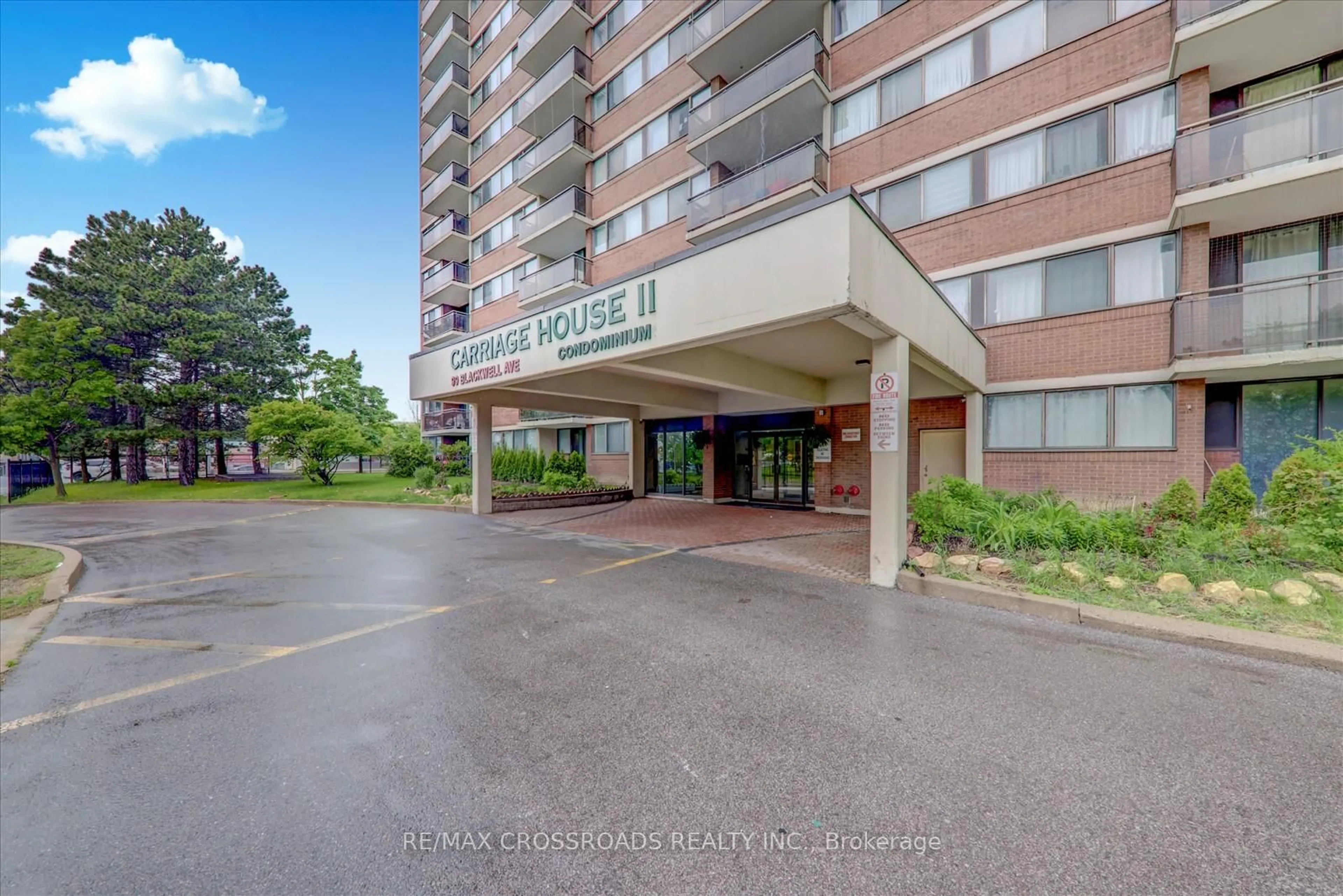 Indoor foyer for 99 Blackwell Ave #807, Toronto Ontario M1B 3R5
