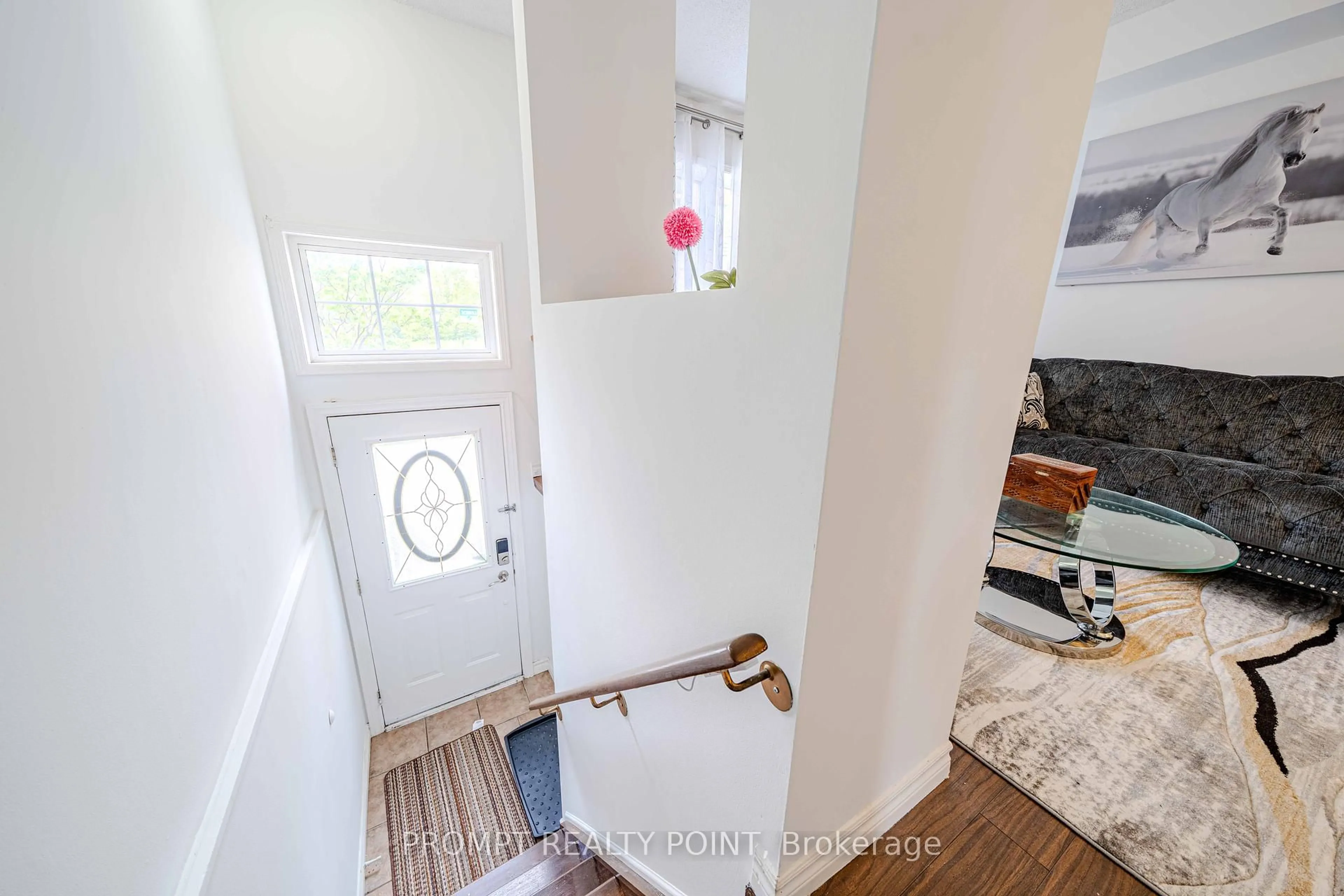 Indoor entryway for 1623 Pickering Pkwy #12, Pickering Ontario L1V 6Z5