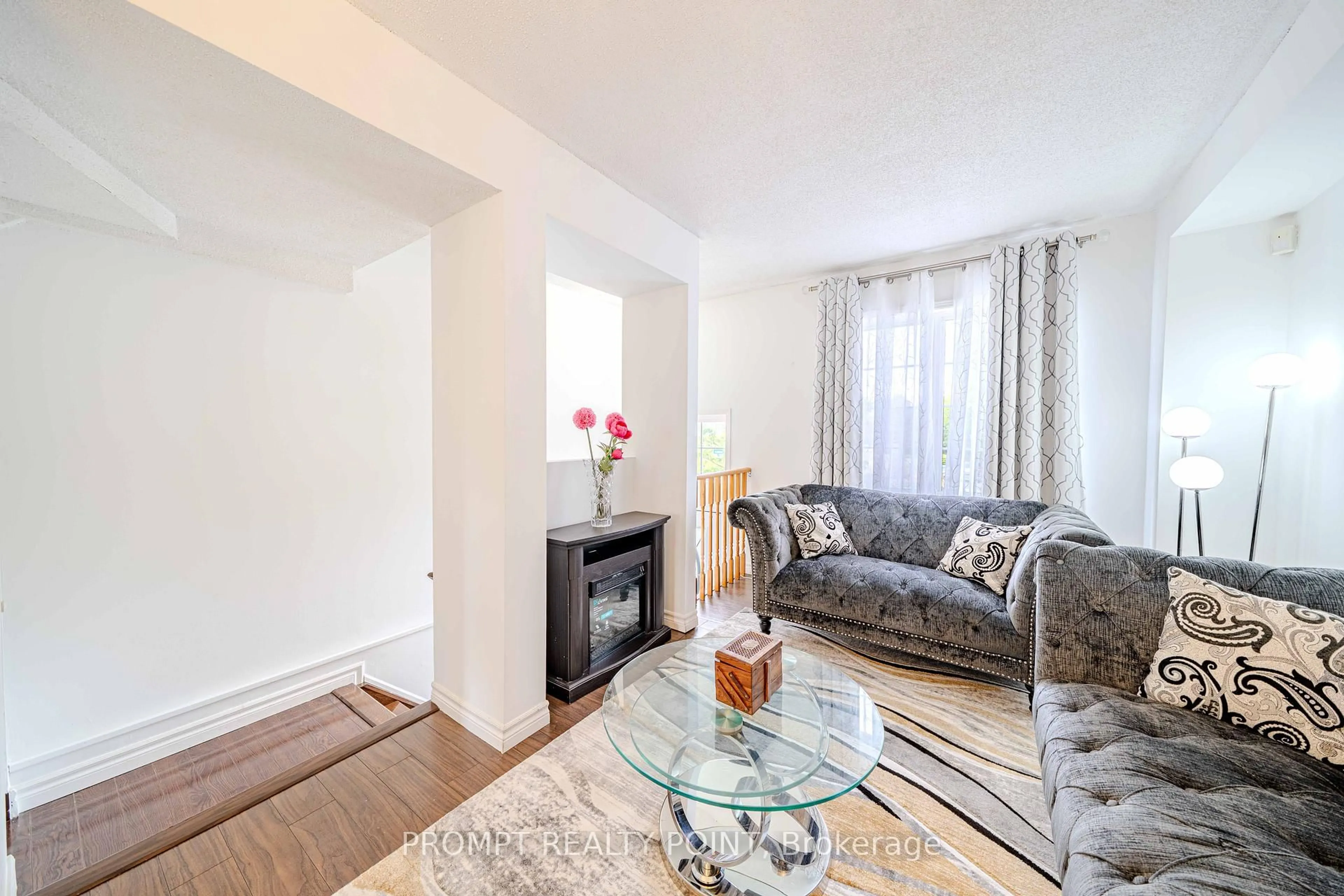 Living room with furniture, unknown for 1623 Pickering Pkwy #12, Pickering Ontario L1V 6Z5