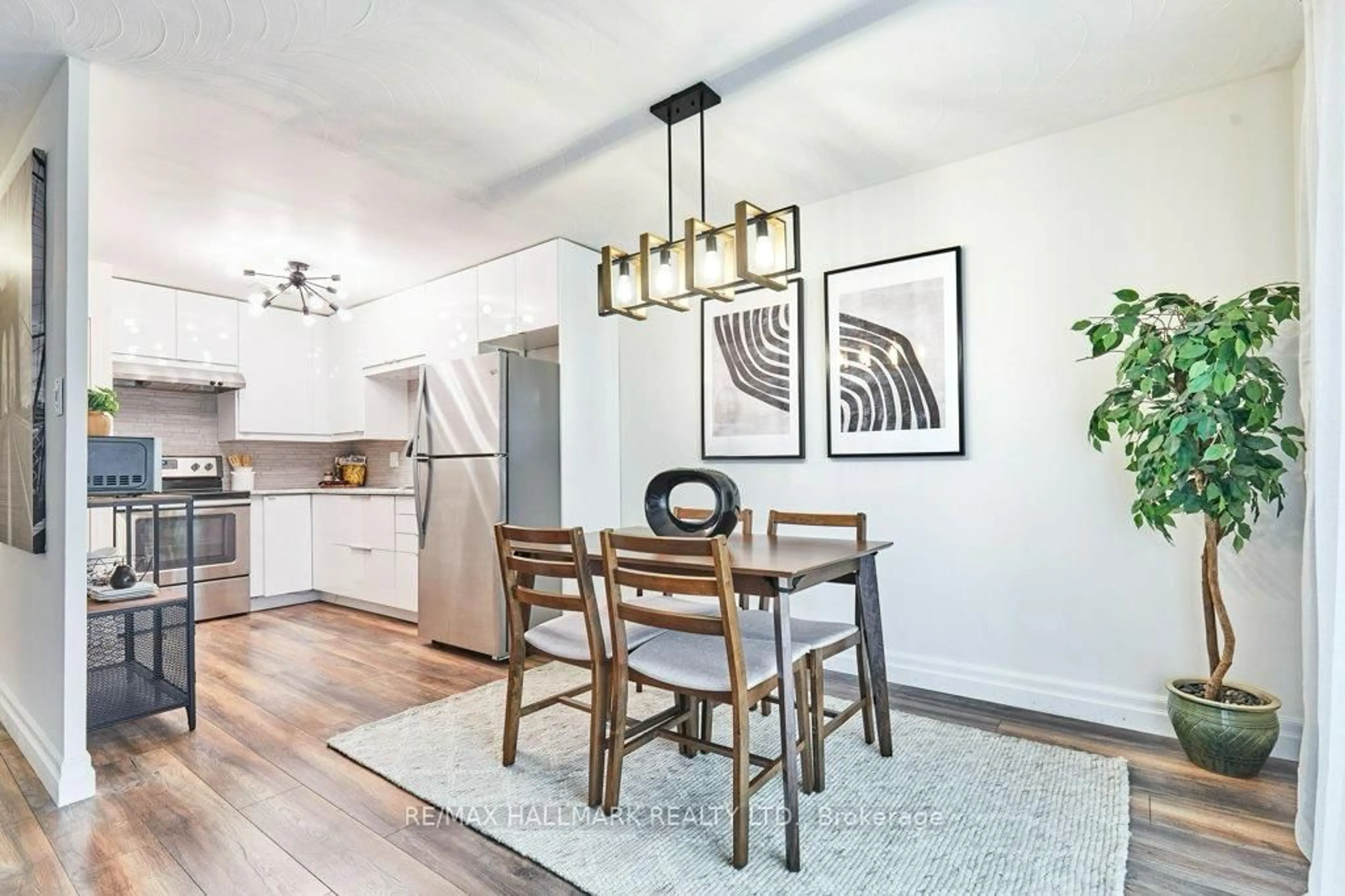 Open concept kitchen, wood/laminate floor for 800 Kennedy Rd #401, Toronto Ontario M1K 2C8