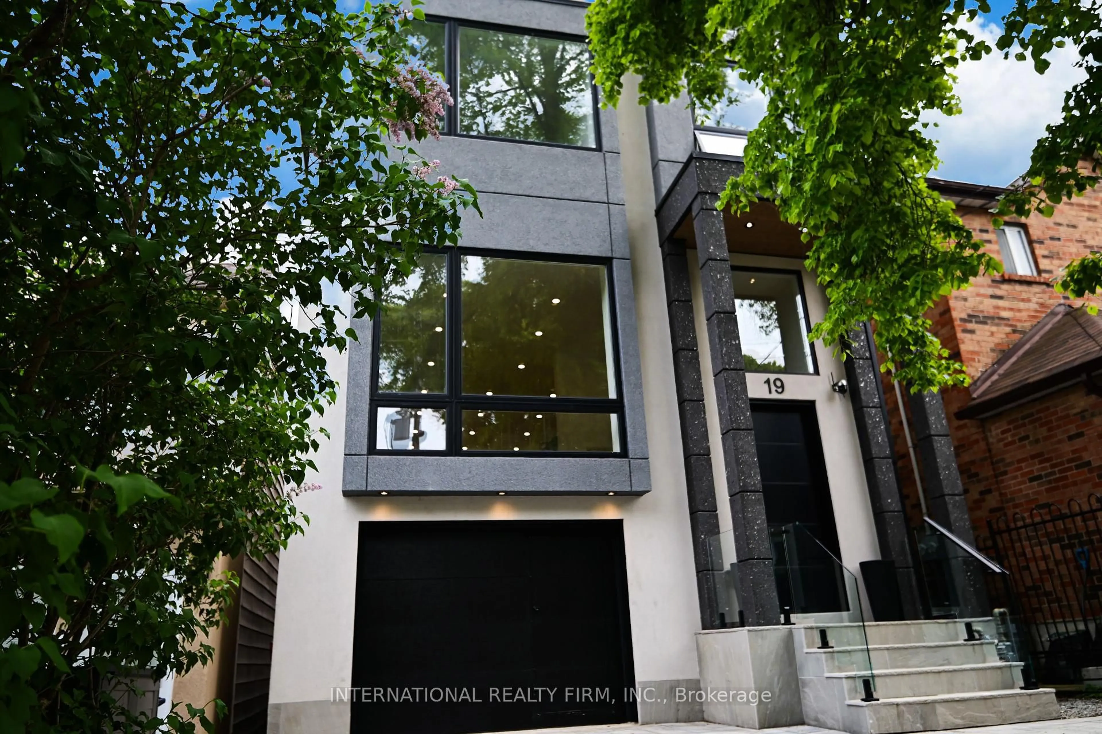 Unknown for 19 Ivy Ave, Toronto Ontario M4L 2H6