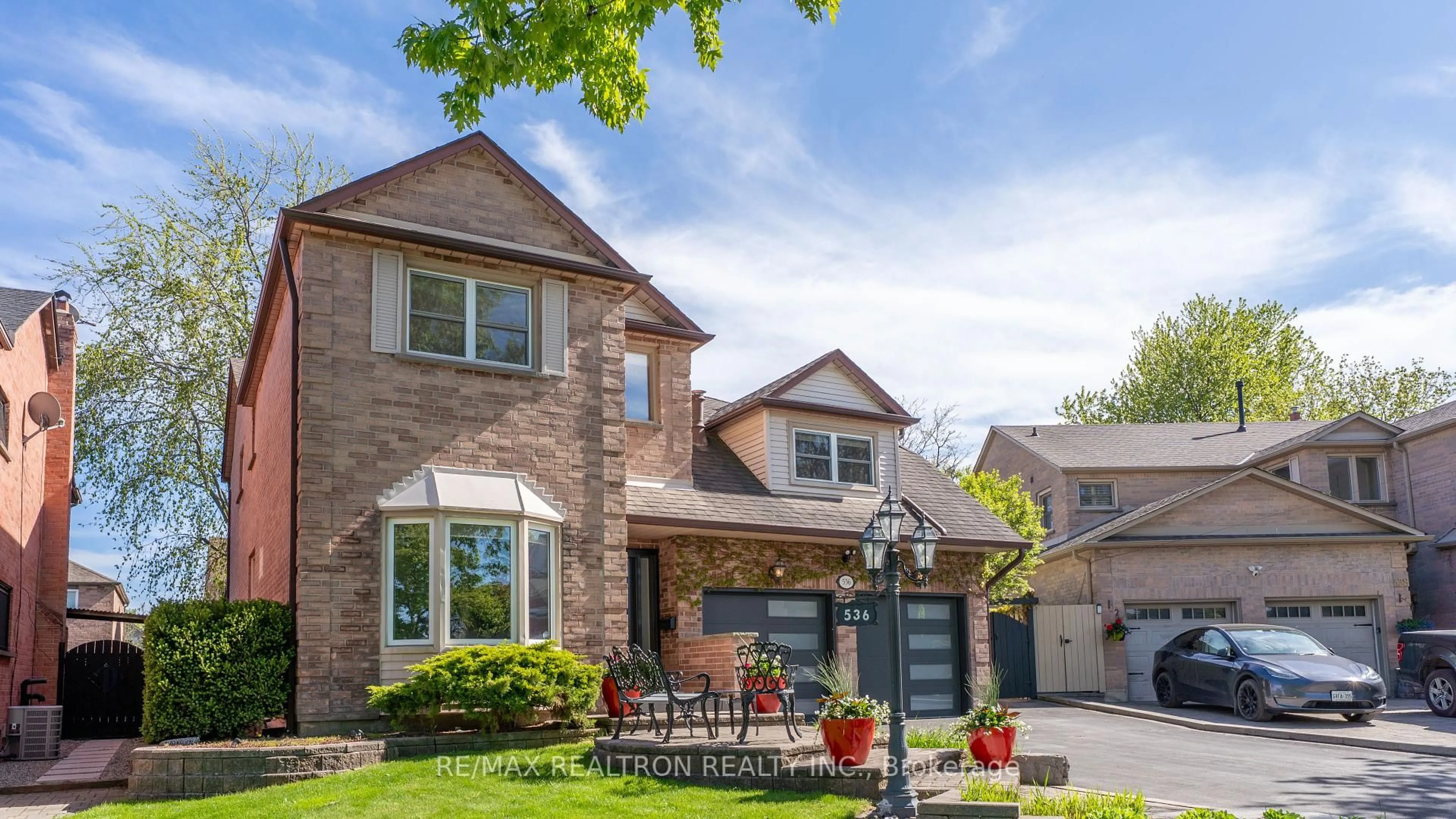 Home with brick exterior material, street for 536 Dahlia Cres, Pickering Ontario L1W 3G5