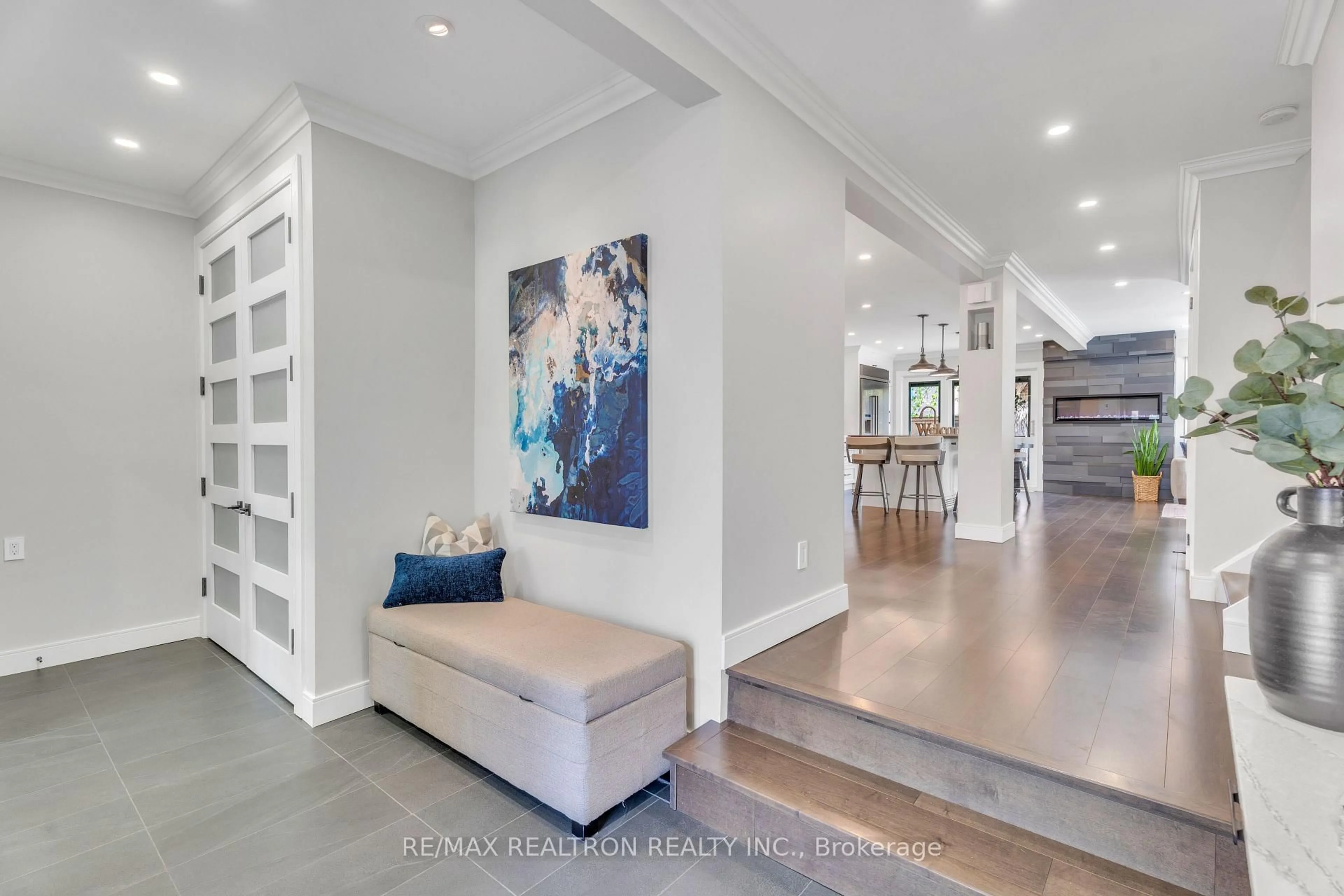 Indoor entryway for 536 Dahlia Cres, Pickering Ontario L1W 3G5