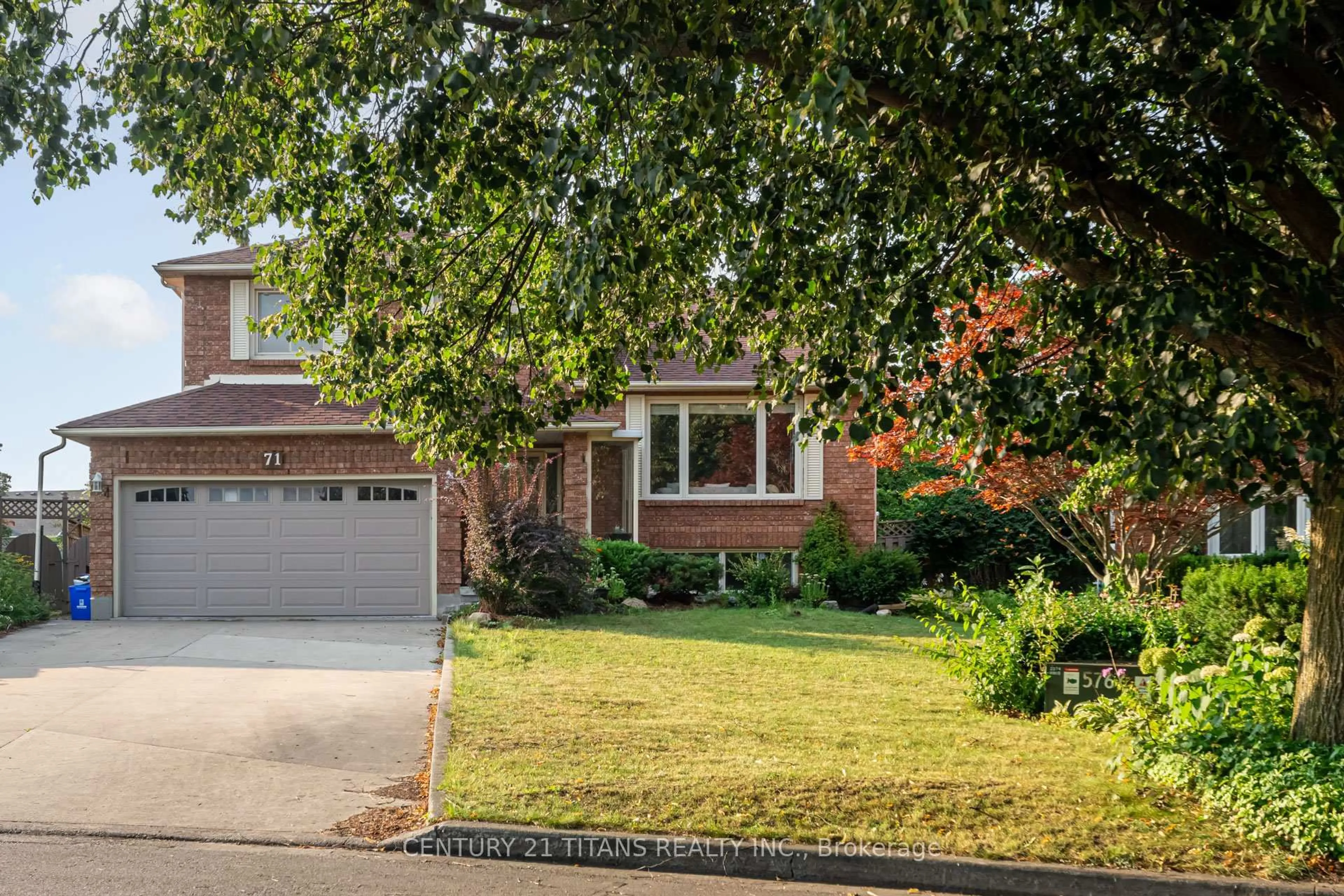 Home with brick exterior material, street for 71 Kingswood Dr, Clarington Ontario L1E 1Z3