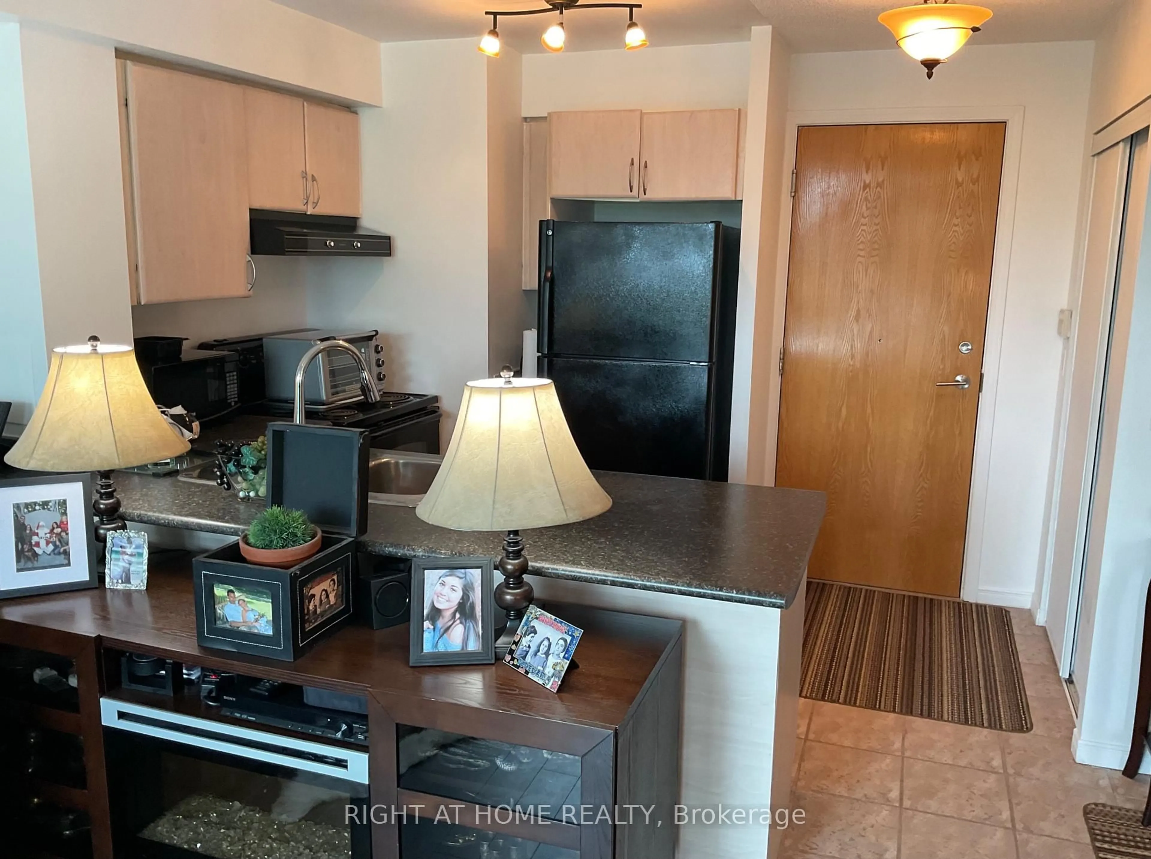 Standard kitchen, unknown for 340 Watson St #216, Whitby Ontario L1N 9G1