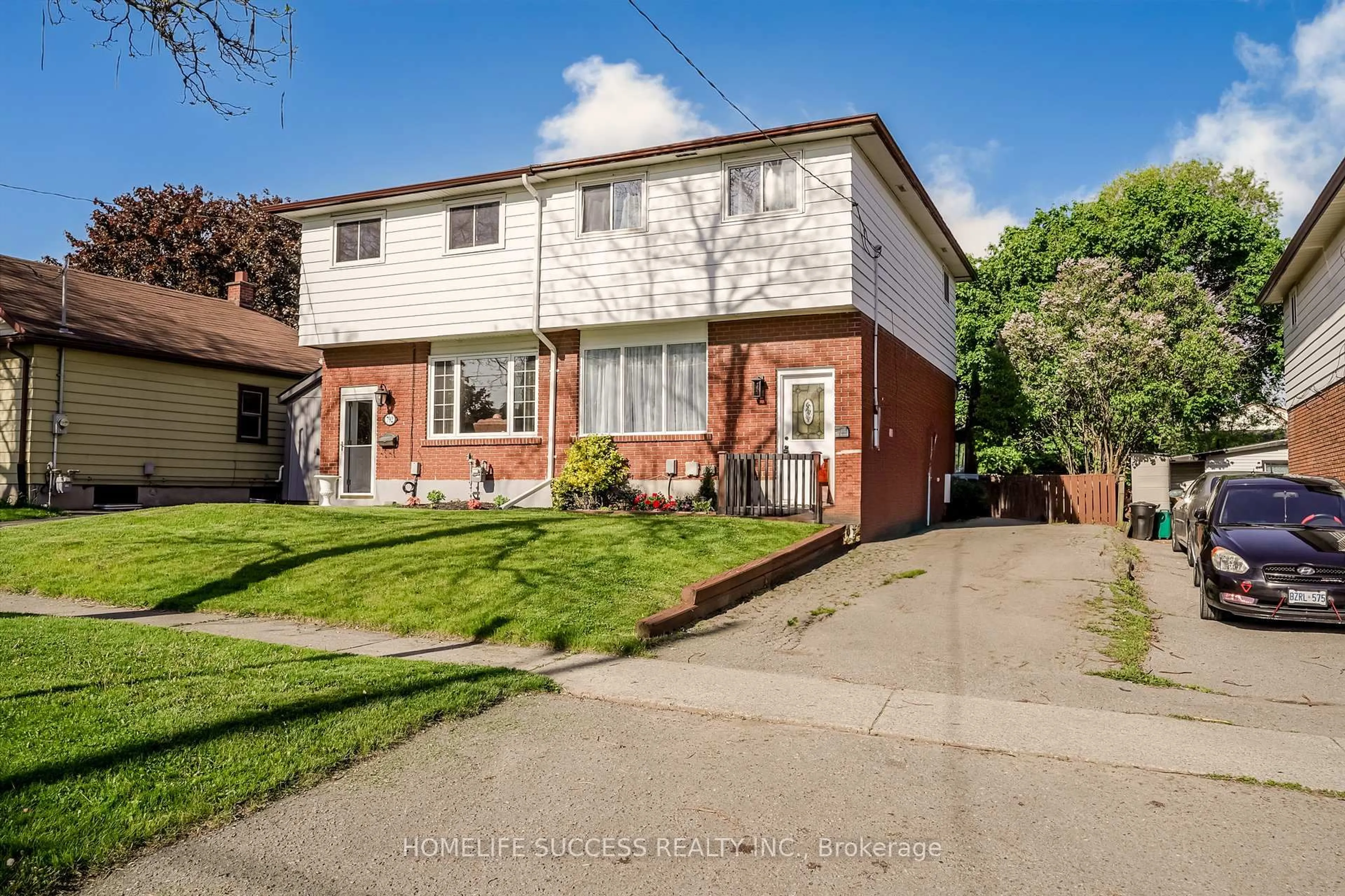 A pic from outside/outdoor area/front of a property/back of a property/a pic from drone, street for 790 Douglas St, Oshawa Ontario L1H 5C9