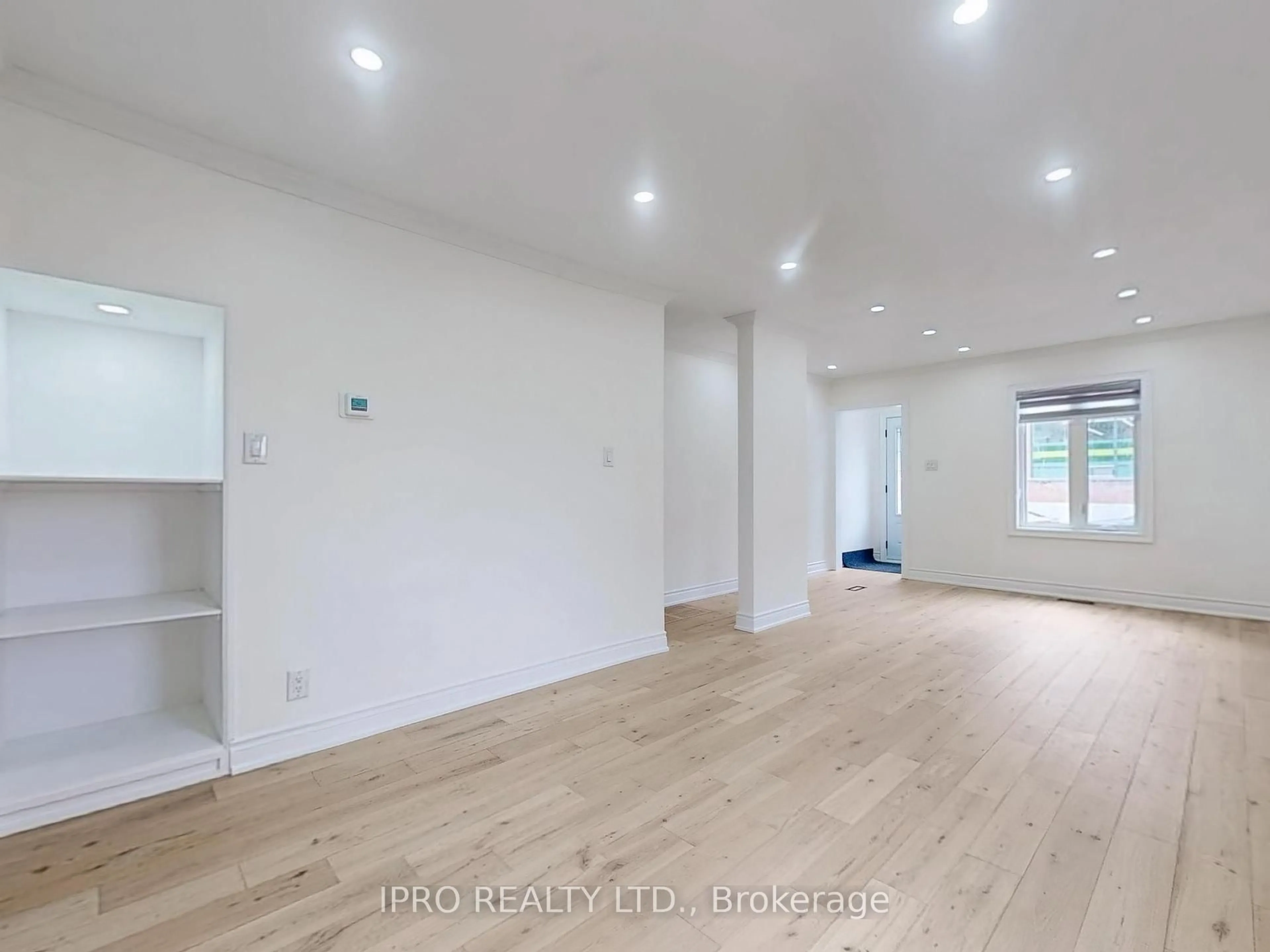 A pic of a room for 18 Mosley St, Toronto Ontario M4M 1G2