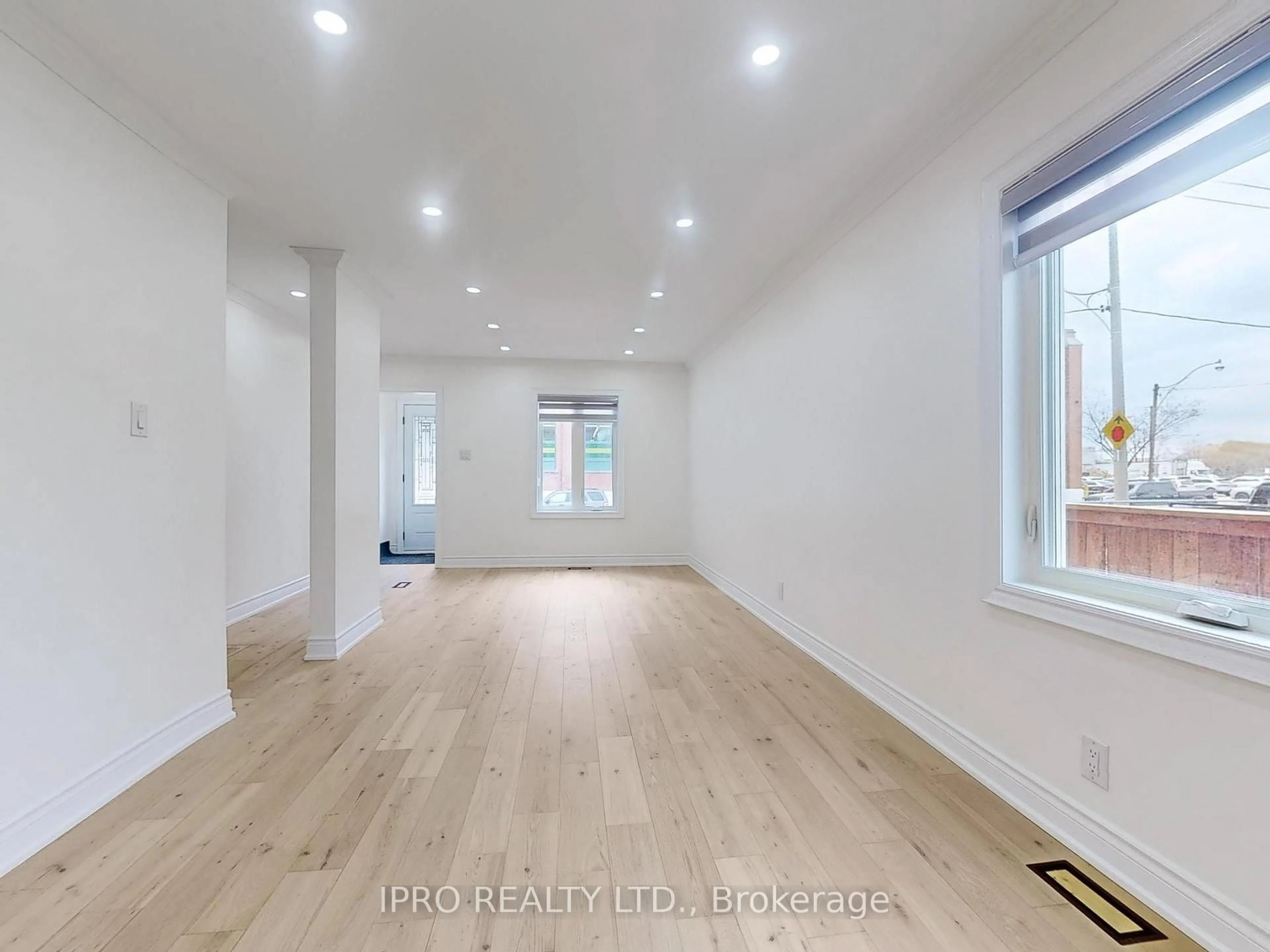 A pic of a room for 18 Mosley St, Toronto Ontario M4M 1G2