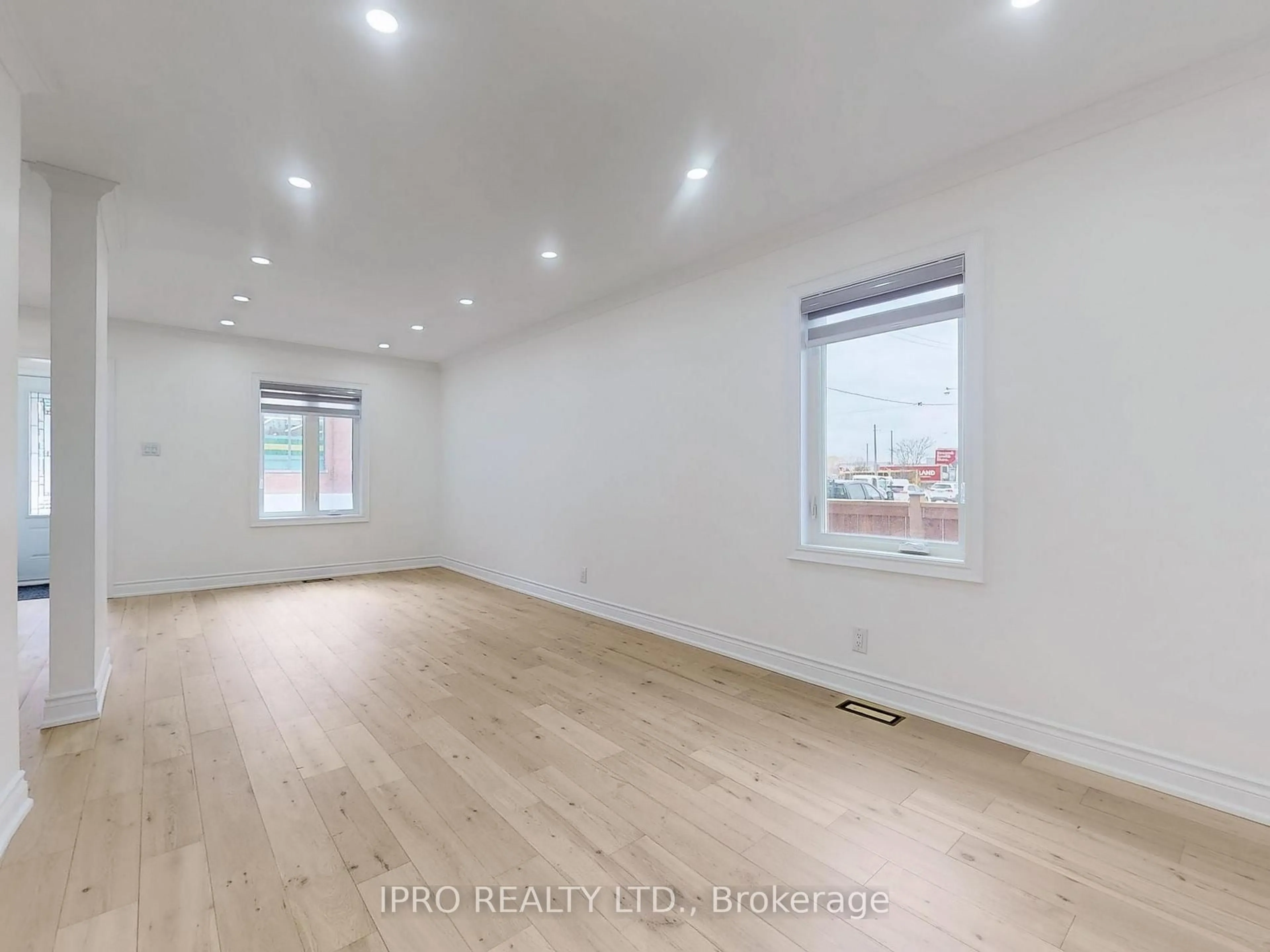 A pic of a room for 18 Mosley St, Toronto Ontario M4M 1G2