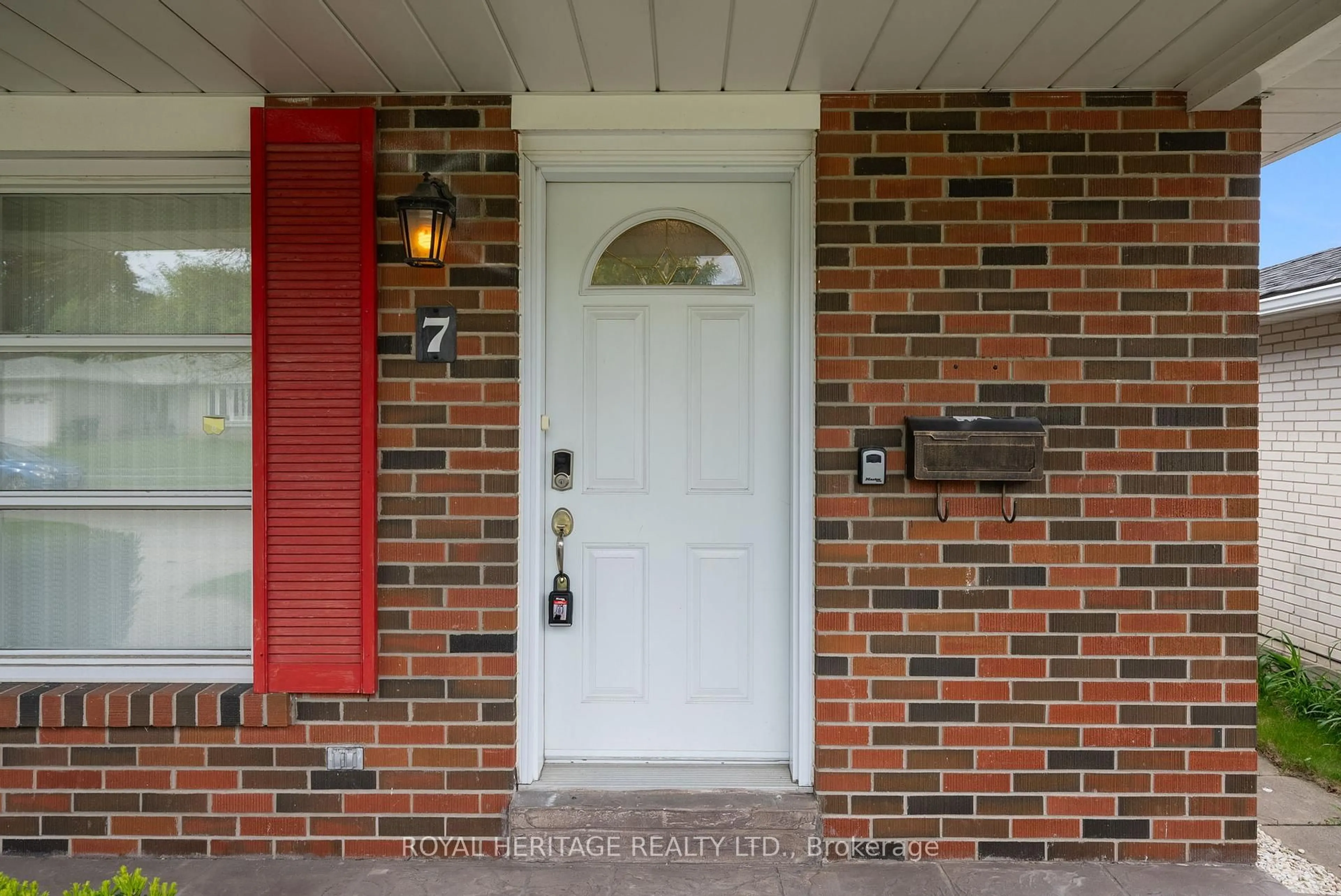 Indoor entryway for 7 McCulley St, Toronto Ontario M1C 2B2