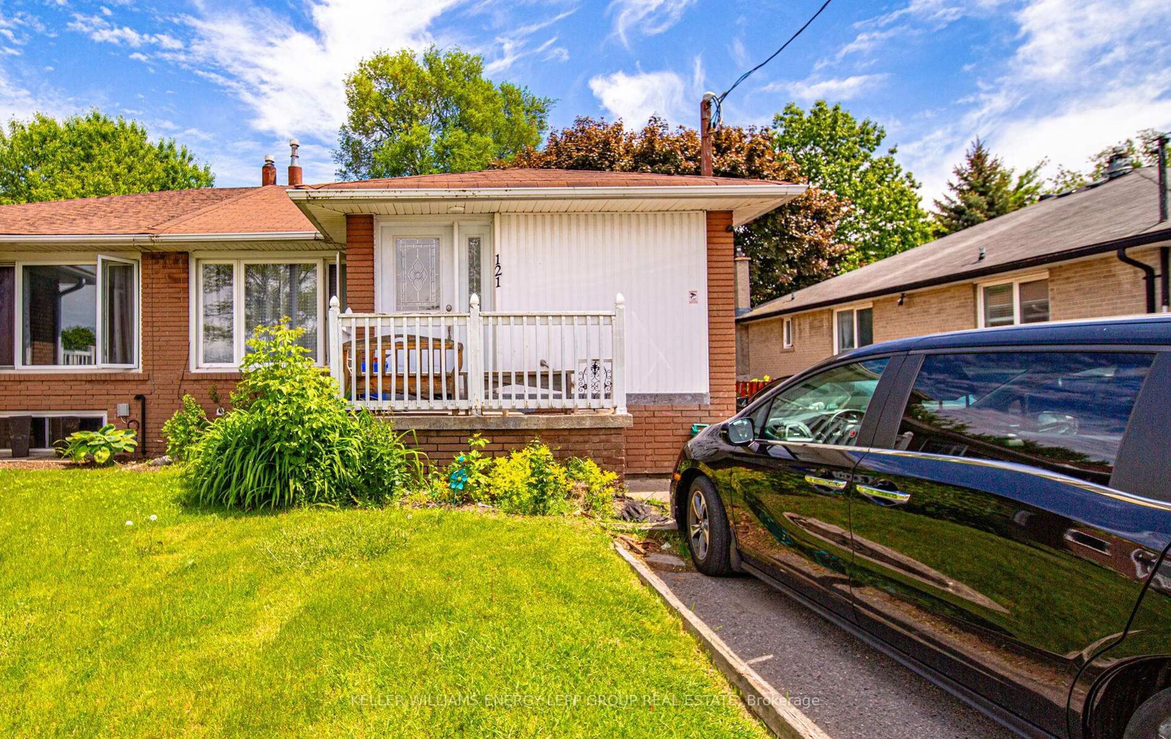 Unknown for 121 Lupin Dr, Whitby Ontario L1N 1X9